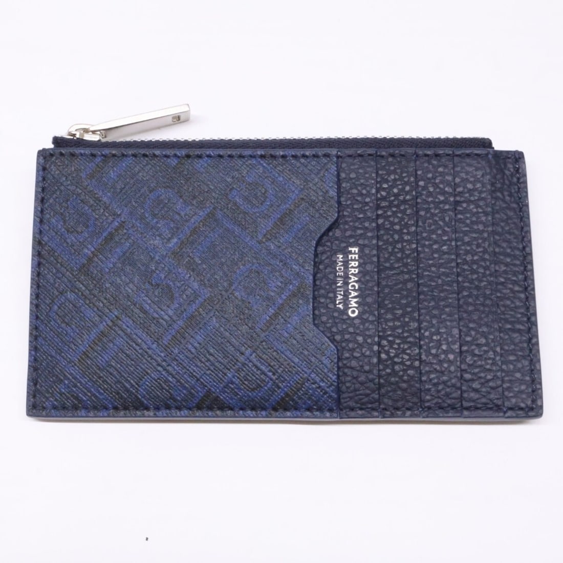 Salvatore Ferragamo 661587 Fabric Calf Fragment Case Card Wallet/Coin New Navy Men's: --- Catalog ---Category: SizeSize (HxWxD): 7cm x 13.5cm x 1cm / 2.75'' x 5.31'' x 0.39''Category: DesignType: Coin purse/coin caseColor: NavyGender: MenMaterial: Leather Leather/Fur Type: CalfskinCate