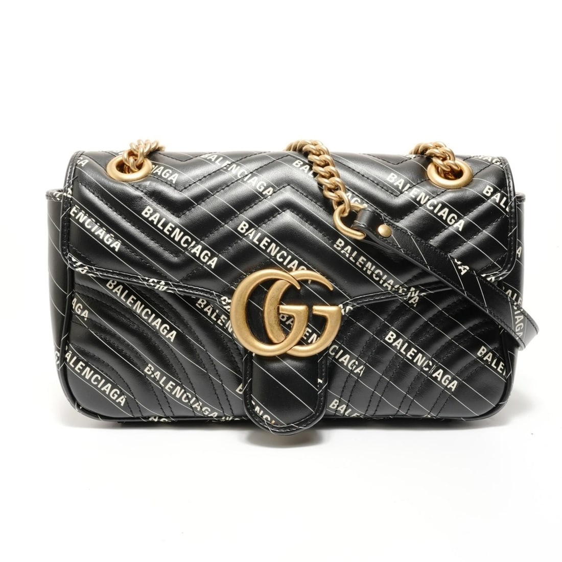 Gucci, Balenciaga, The Hacker, GG Marmont Chain Shoulder Bag, Black: --- Catalog ---Category: SizeSize (HxWxD): 16cm x 26cm x 7cm / 6.29'' x 10.23'' x 2.75''Category: DesignType: Shoulder bagColor: BlackGender: WomenCategory: GeneralBrand: GucciCountry of Origin: Italy