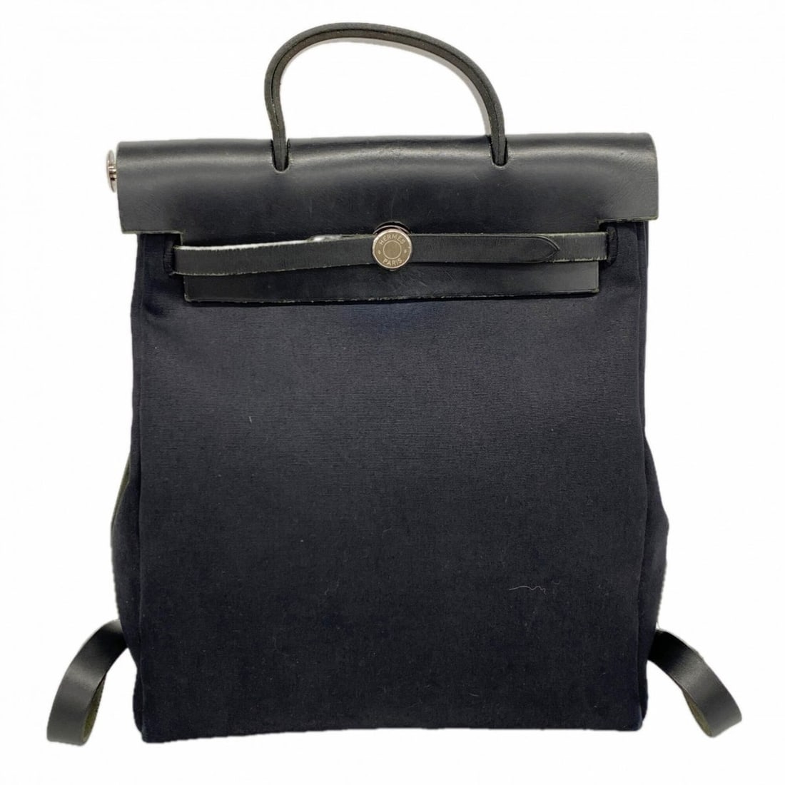 Hermes Backpack/Daypack Herbag Ad PM Toile Officier Black ?G Stamp Women's: --- Catalog ---Category: SizeSize (HxWxD): 34cm x 28.5cm x 11cm / 13.38'' x 11.22'' x 4.33''Category: DesignType: BackpackColor: BlackGender: WomenMaterial: Toile officier Hardware Color: SilverCatego