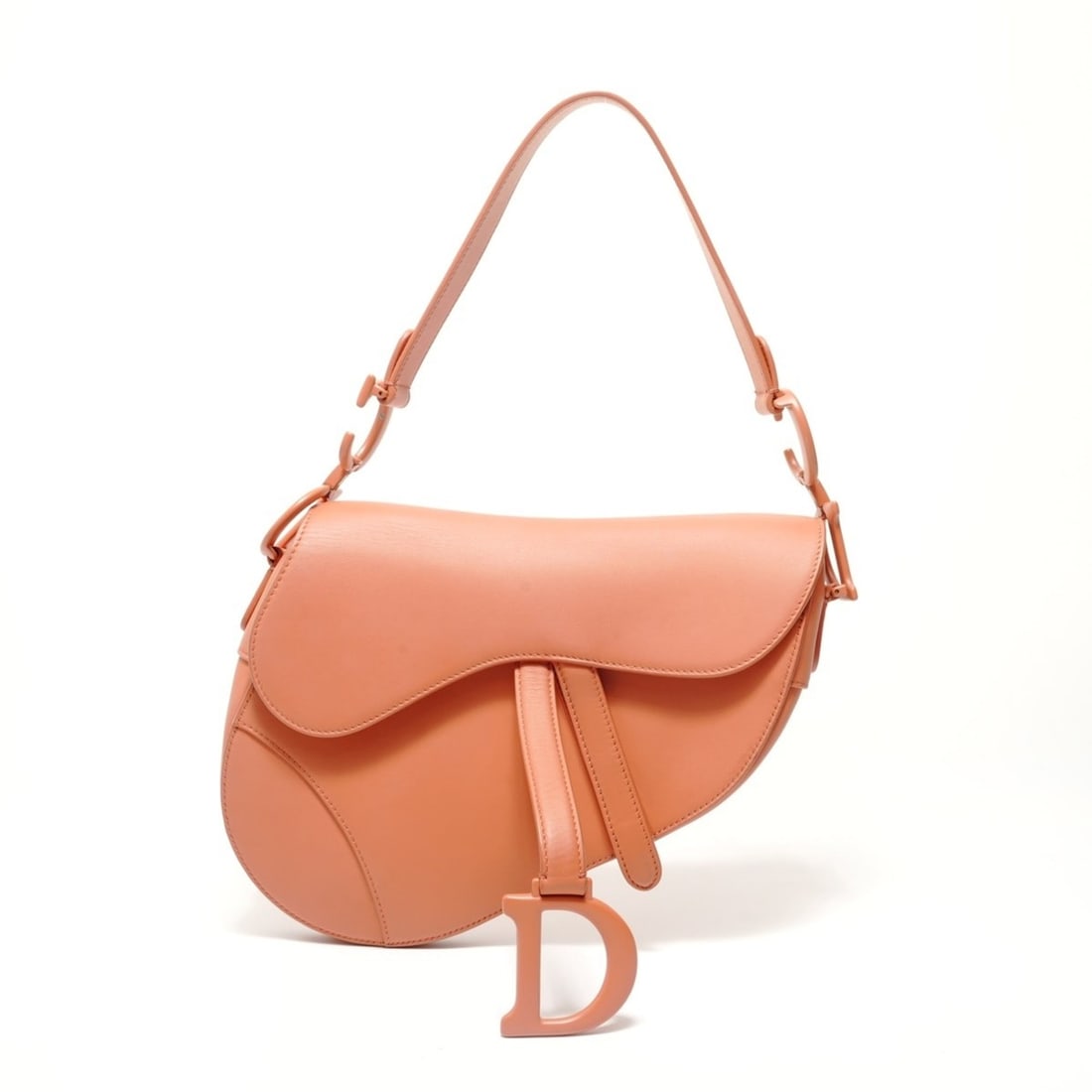 Christian Dior Leather Saddle Bag Shoulder Orange: --- Catalog ---Category: SizeSize (HxWxD): 20cm x 25cm x 7cm / 7.87'' x 9.84'' x 2.75''Category: DesignType: Saddle bag, Shoulder bagColor: OrangeGender: WomenCategory: GeneralBrand: Christian DiorCou