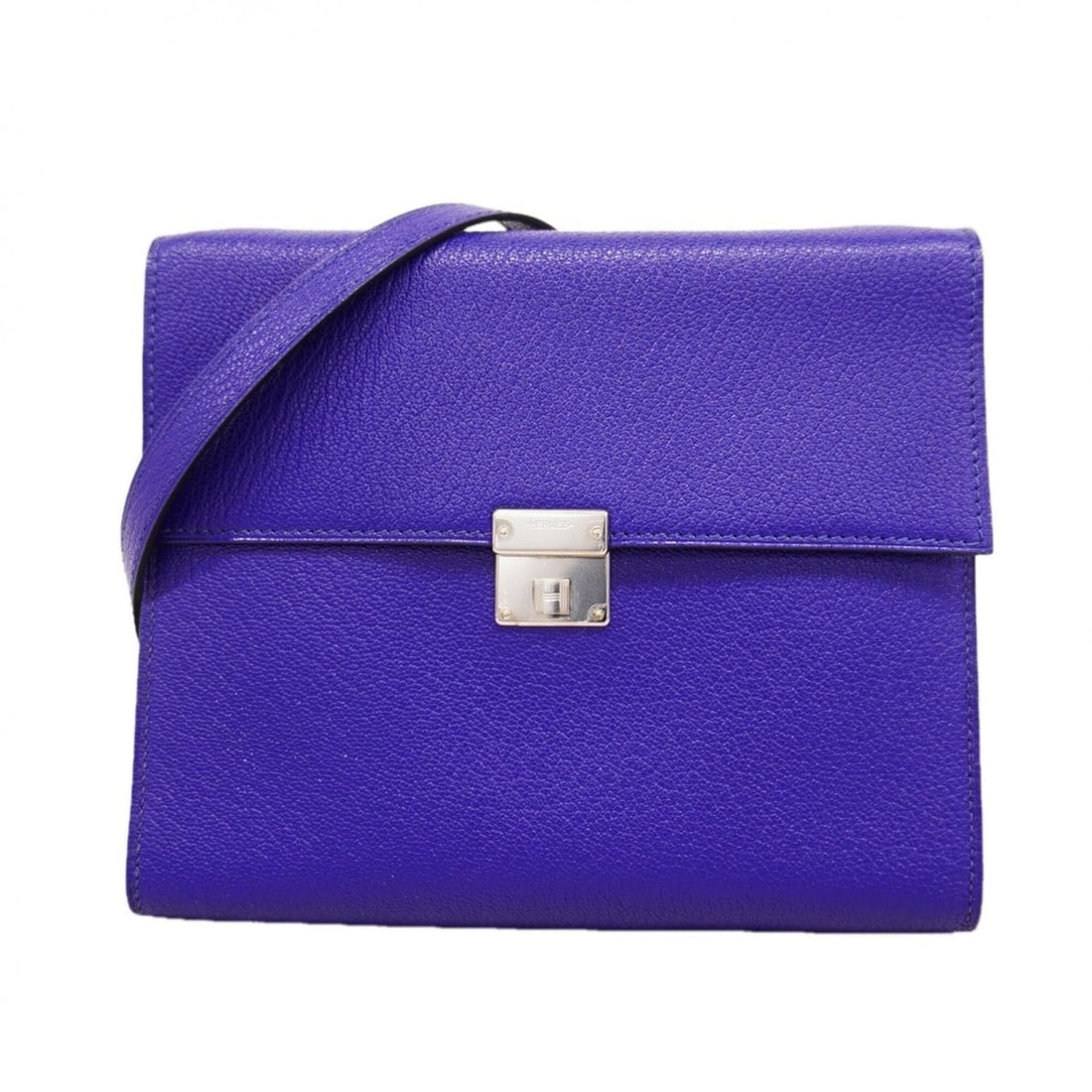 Hermes Click 16 Chevre Mysore Shoulder Bag, Blue Electric, C Stamp, Women's, OP010130: --- Catalog ---Category: SizeSize (HxWxD): 13.5cm x 16.5cm x 2cm / 5.31'' x 6.49'' x 0.78''Category: DesignType: Shoulder bagColor: Blue ElectricGender: WomenMaterial: Chevre myzore leather Hardware C