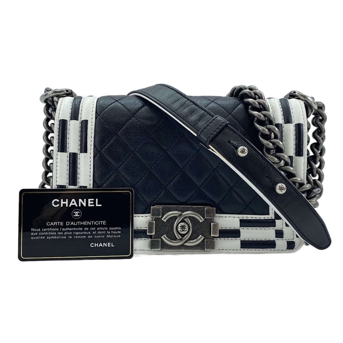 Chanel Boy Small Shoulder Bag, Black: --- Catalog ---Category: SizeSize (HxWxD): 13cm x 20cm x 8cm / 5.11'' x 7.87'' x 3.14''Strap Length: 70cm / 27.55''Category: DesignType: Shoulder bagColor: BlackGender: WomenCategory: GeneralLine: Boy
