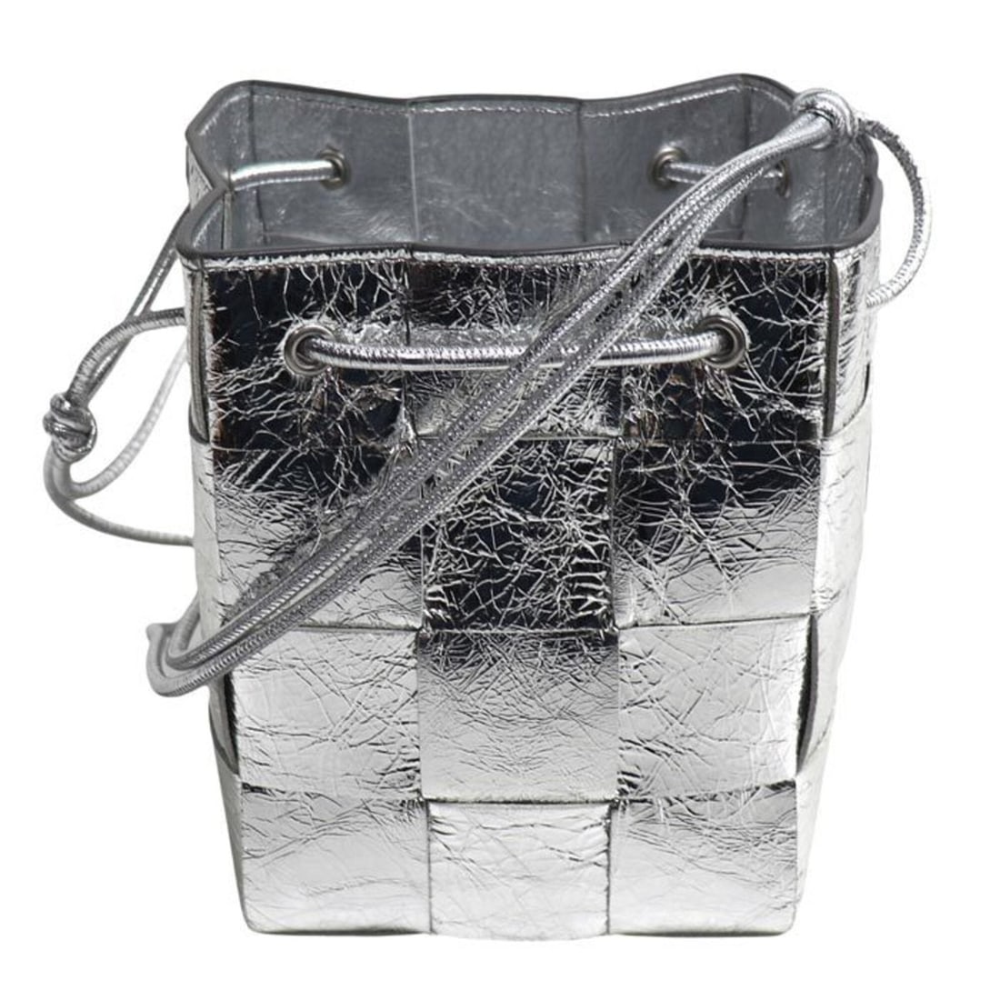 BOTTEGA VENETA Maxi Intrecciato Cassette Small Shoulder Bag, Silver, 752719 V2WG2 8101, Women's: --- Catalog ---Category: SizeSize (HxWxD): 18cm x 14cm x 14cm / 7.08'' x 5.51'' x 5.51''Category: DesignType: Shoulder bagColor: SilverGender: WomenMaterial: Leather Category: GeneralMPN: 752719 V2WG2