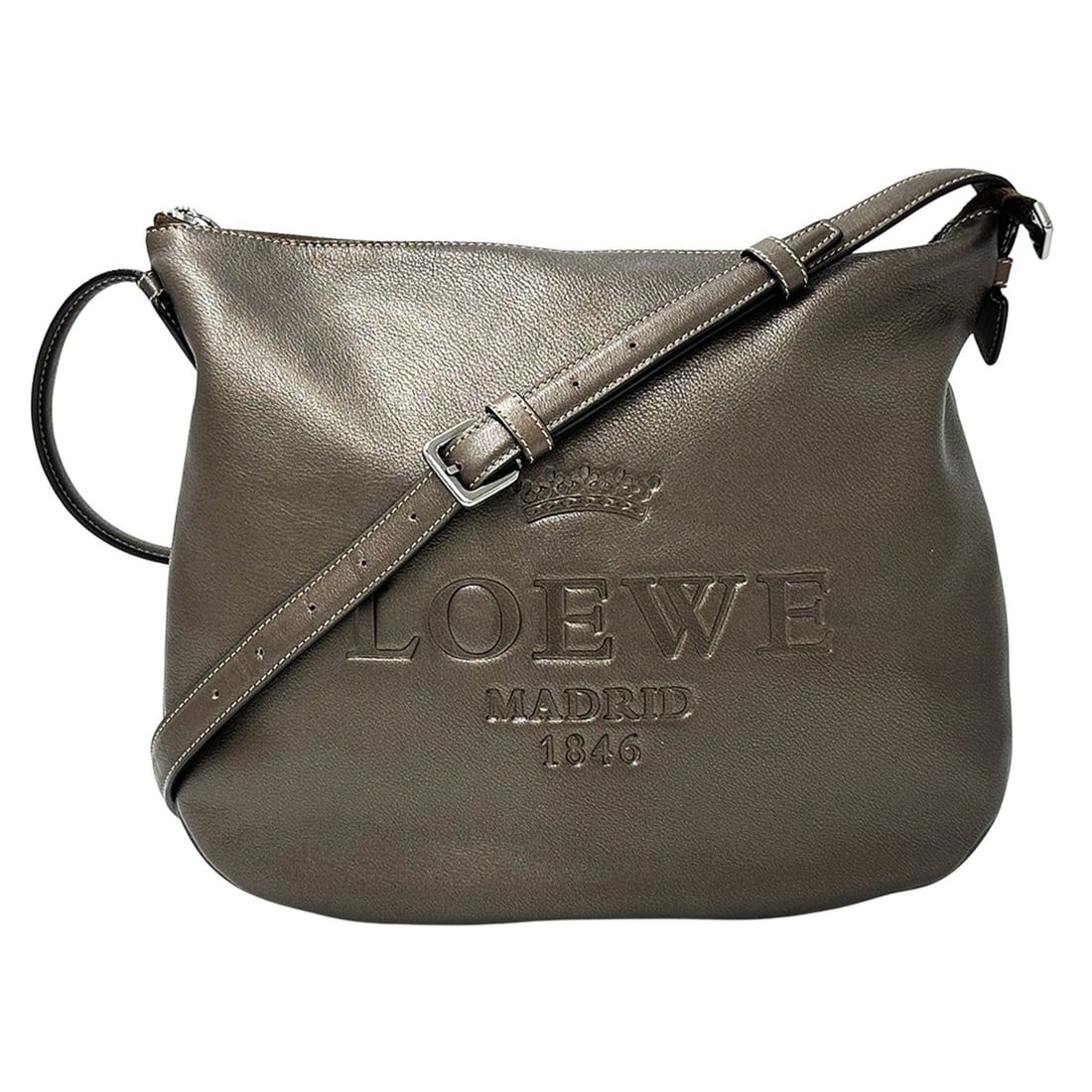 Loewe handbag for women, brand shoulder bag, heritage leather, brown metallic.: --- Catalog ---Category: SizeSize (HxWxD): 30cm x 34cm x 2cm / 11.81'' x 13.38'' x 0.78''Category: DesignType: Handbag, Shoulder bagColor: Brown, MetallicGender: WomenMaterial: Leather Category: Gener