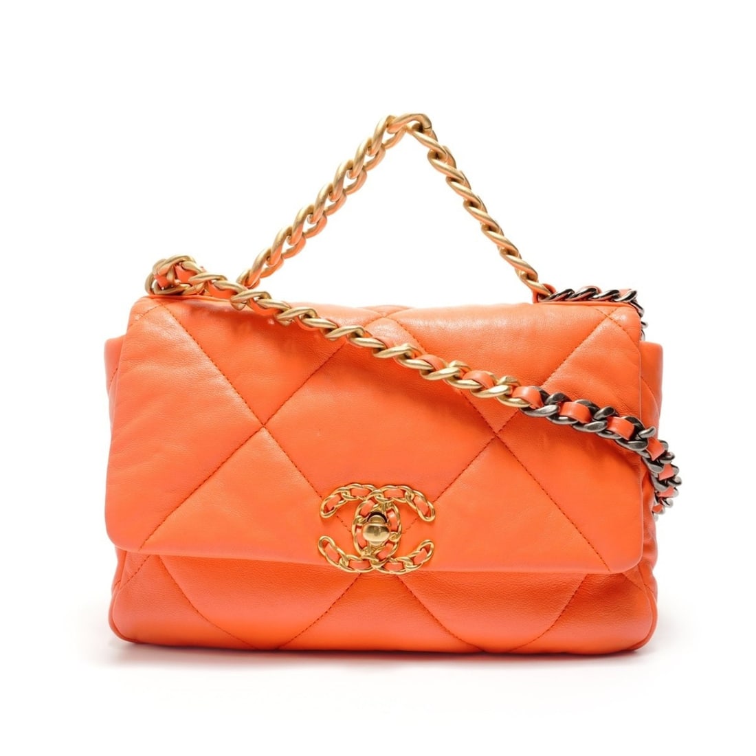 Chanel Matelassé 2-way Chain Shoulder Bag, Orange: --- Catalog ---Category: SizeHandle Drop: 9.00cm / 3.54''Size (HxWxD): 17cm x 26cm x 7cm / 6.69'' x 10.23'' x 2.75''Strap Length: 108cm / 42.51''Category: DesignType: Shoulder bagColor: OrangeGender: 