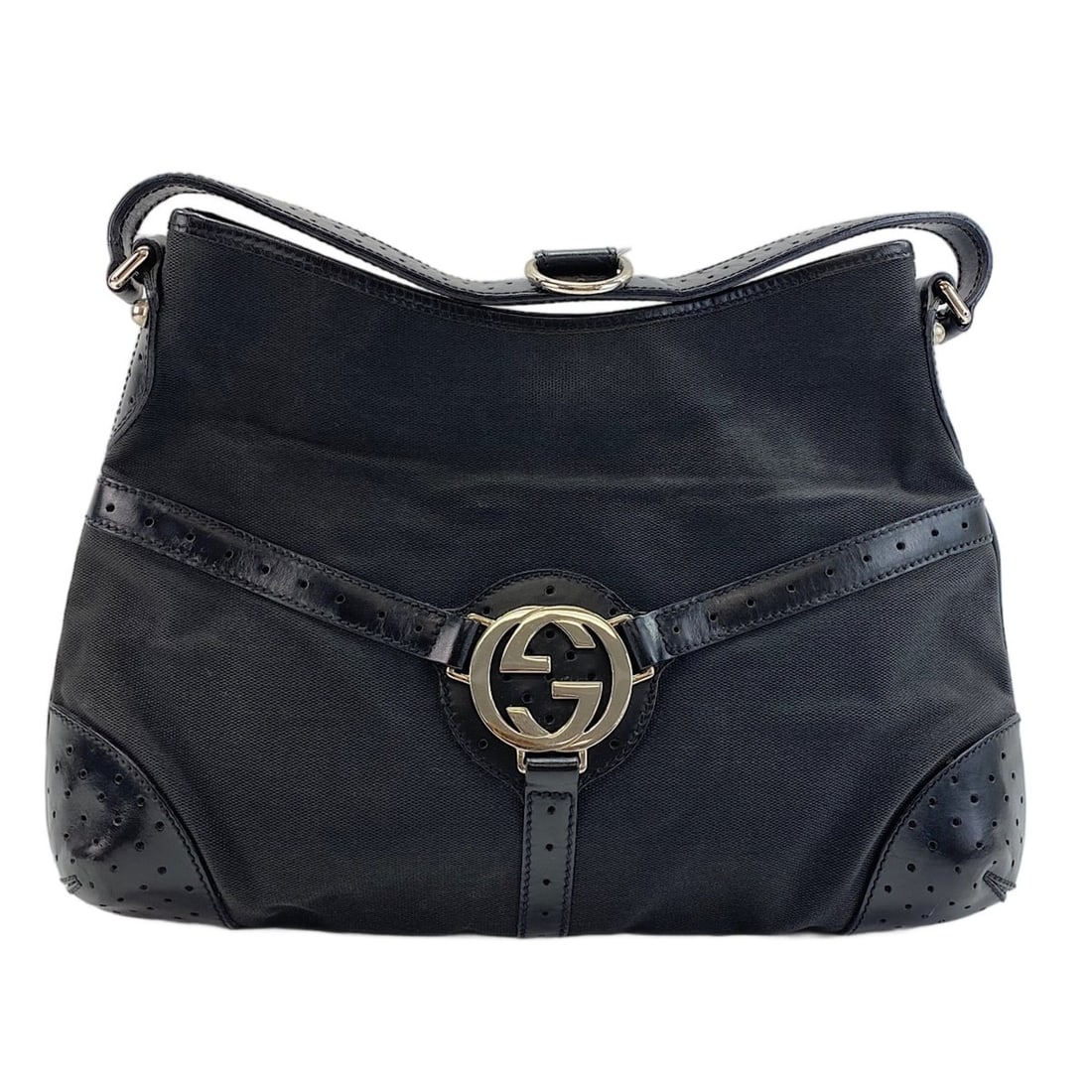 Gucci Interlocking G Shoulder Bag, Black: --- Catalog ---Category: SizeSize (HxWxD): 25cm x 36cm x 6cm / 9.84'' x 14.17'' x 2.36''Strap Length: 43cm / 16.92''Category: DesignType: Shoulder bagColor: BlackGender: WomenCategory: GeneralBrand: G