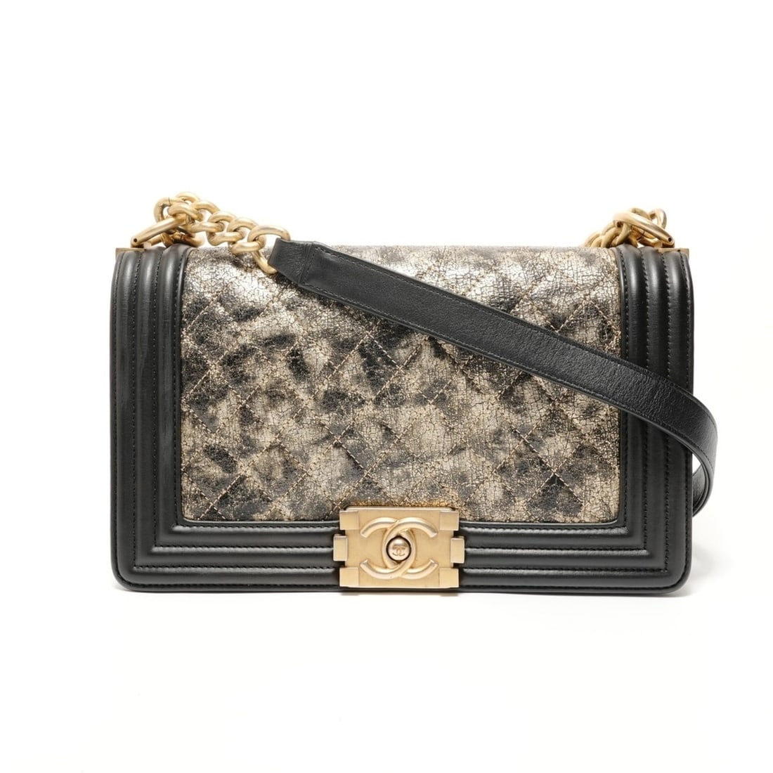Chanel Boy Metallic Shoulder Bag Gold: --- Catalog ---Category: SizeSize (HxWxD): 15cm x 24.5cm x 7cm / 5.9'' x 9.64'' x 2.75''Strap Length: 65cm - 110cm / 25.59'' - 43.3''Category: DesignType: Shoulder bagColor: MetallicGender: WomenCateg