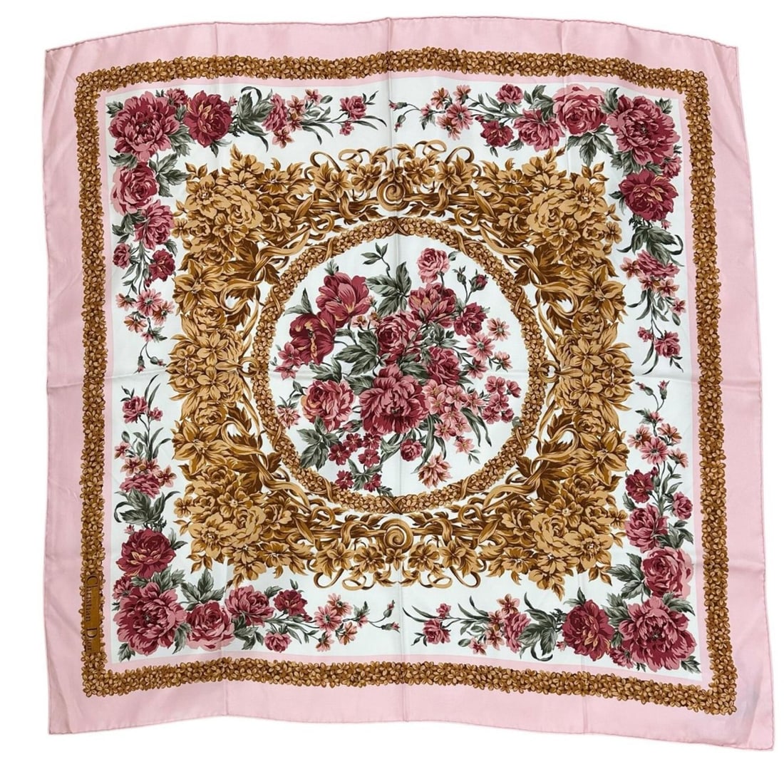 Christian Dior scarf/muffler, silk, pink, women's.: --- Catalog ---Category: SizeSize (LxW): 90cm x 88cm / 35.43'' x 34.64''Category: DesignType: ScarfColor: PinkGender: WomenMaterial: Silk Category: GeneralBrand: Christian Dior--- Item List ---Section