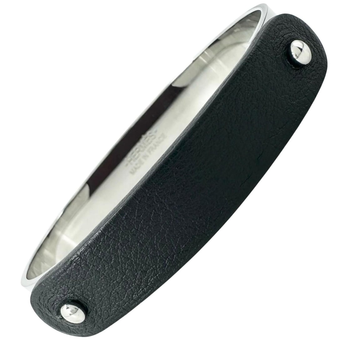 HERMES Touareg Bangle, Leather, Plated, Black, Silver, Women's: --- Catalog ---Category: SizeWidth: 1.2cm / 0.47''Length: 17.2cm / 6.77''Category: DesignType: BangleColor: Black, SilverGender: WomenMaterial: Gold plating, LeatherCategory: GeneralBrand: HermesCount