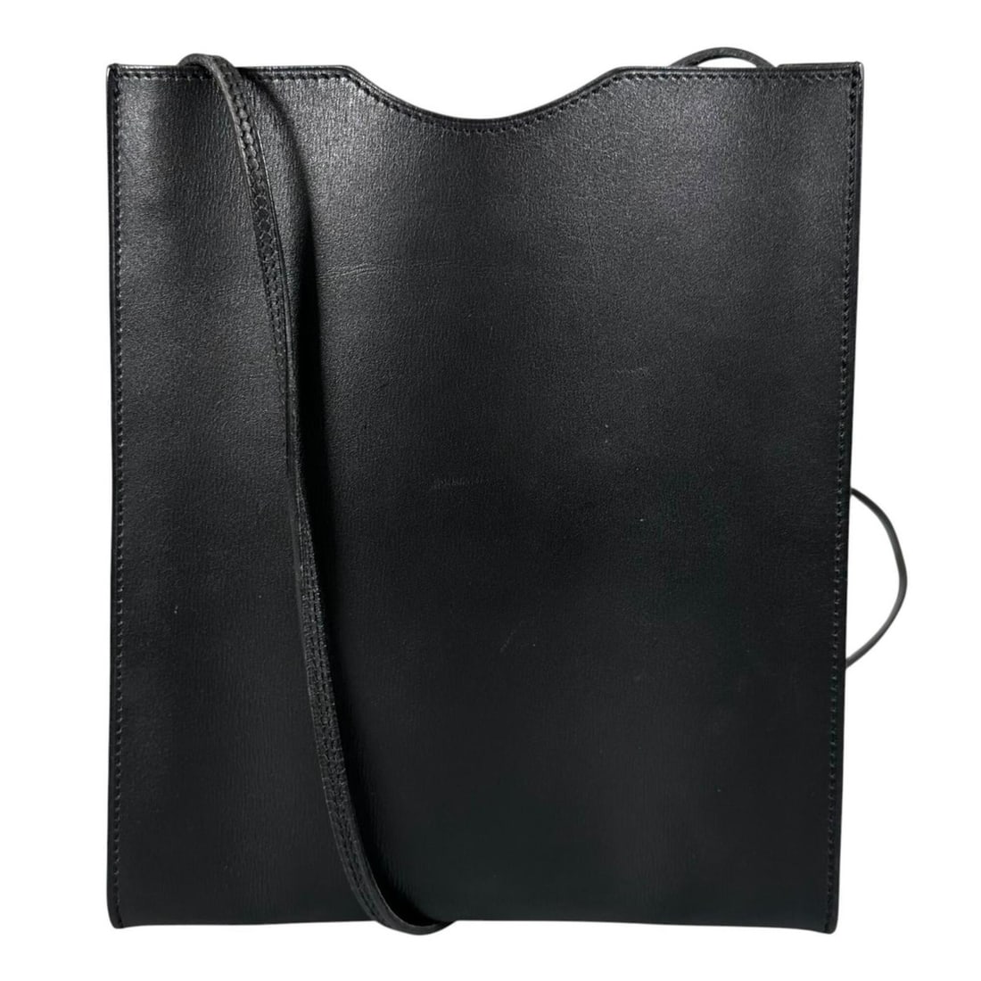 HERMES Hermes Onimetou Shoulder Bag Box Calf Black Women's: --- Catalog ---Category: SizeSize (HxWxD): 19cm x 16.5cm x 3.5cm / 7.48'' x 6.49'' x 1.37''Category: DesignType: Shoulder bagColor: BlackGender: WomenMaterial: Box calf leather Category: GeneralBrand: