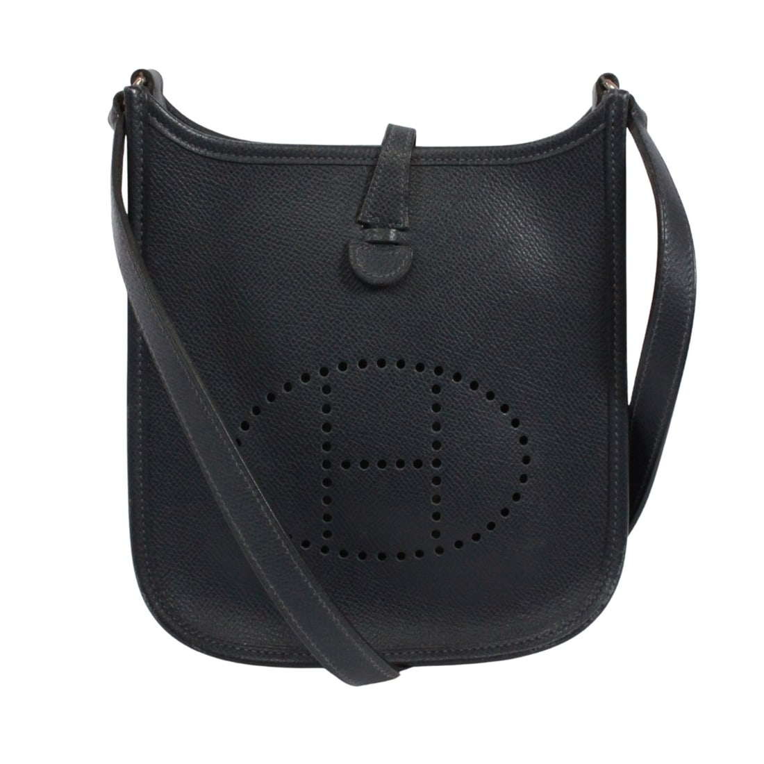HERMES Evelyne TPM Shoulder Bag, Leather, Navy, Women's: --- Catalog ---Category: SizeSize (HxWxD): 19cm x 17cm x 5cm / 7.48'' x 6.69'' x 1.96''Category: DesignType: Shoulder bagColor: NavyGender: WomenMaterial: Leather Category: GeneralBrand: HermesCountry