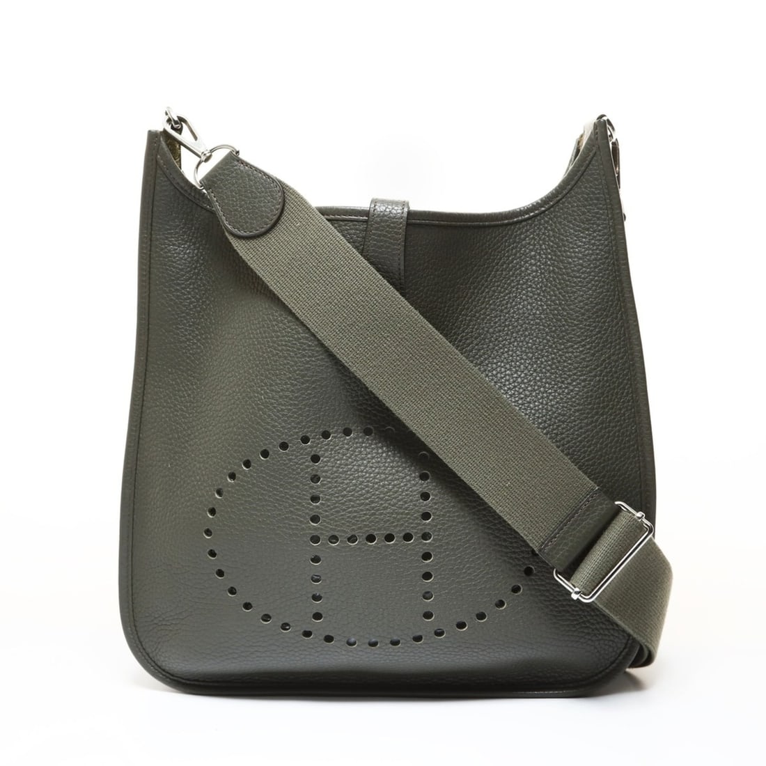 Hermes Evelyne 3 GM Taurillon Clemence Shoulder Bag, Khaki: --- Catalog ---Category: SizeSize (HxWxD): 31cm x 32cm x 9cm / 12.2'' x 12.59'' x 3.54''Category: DesignType: Shoulder bagColor: KhakiGender: Women,MenMaterial: Taurillon clemence leather Category: Ge