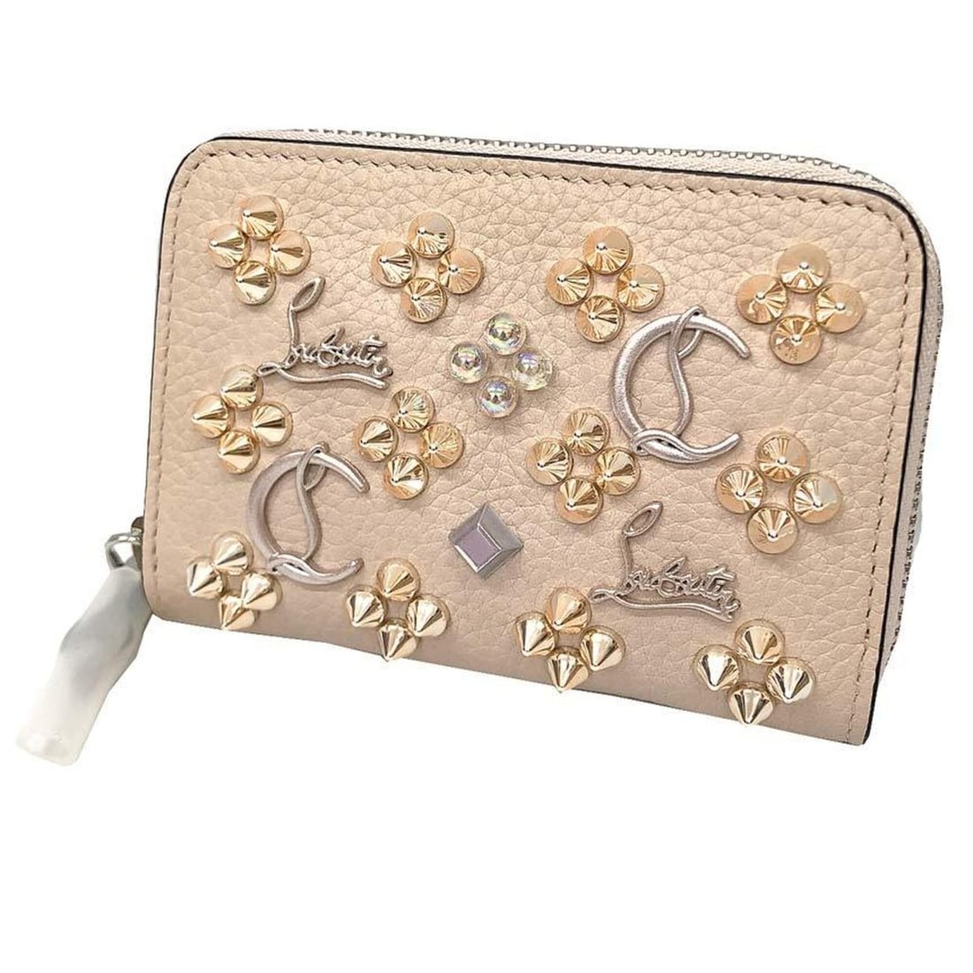 Christian Louboutin Panettone Coin Purse 3175223F609 (Beige) - Grained Calfskin: --- Catalog ---Category: SizeSize (HxWxD): 8cm x 11cm x 2.5cm / 3.14'' x 4.33'' x 0.98''Category: DesignType: Coin purse/coin caseColor: BeigeGender: Women,MenMaterial: Leather Leather/Fur Type: Calfs