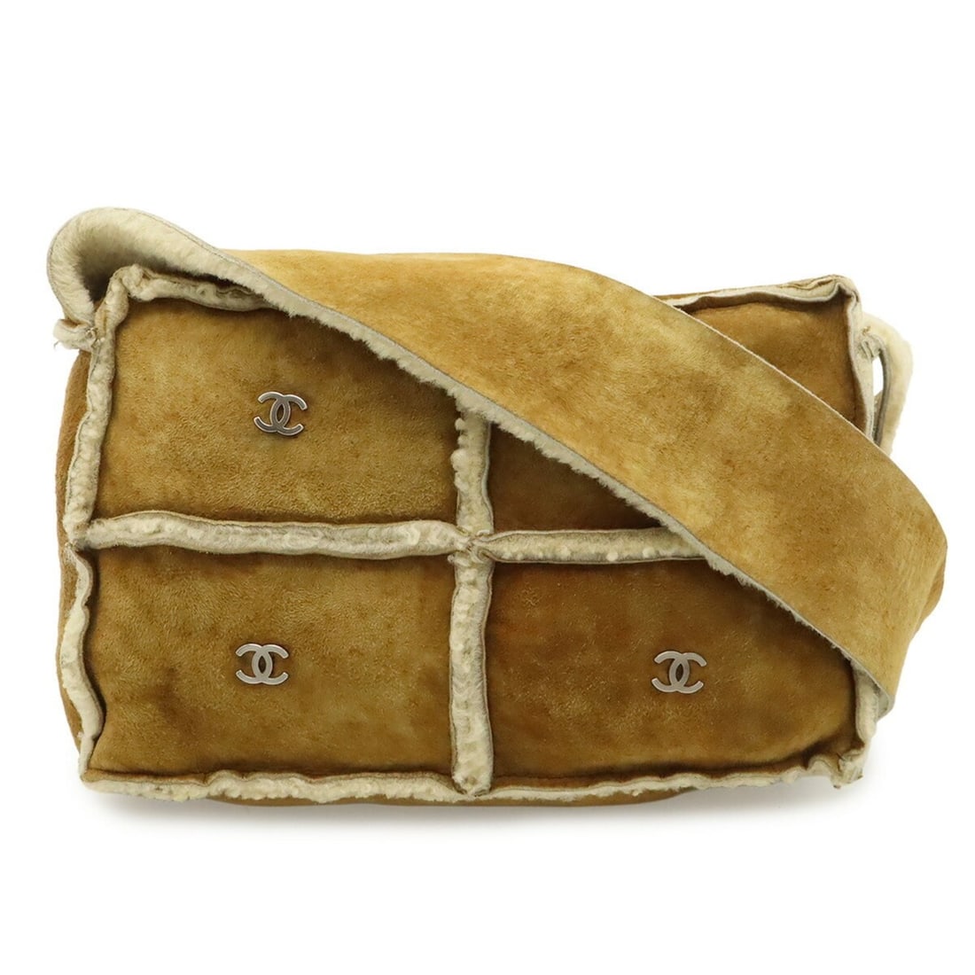 CHANEL Coco Mark Shoulder Bag, Shearling, Brown: --- Catalog ---Category: SizeSize (HxWxD): 14cm x 23cm x 9cm / 5.51'' x 9.05'' x 3.54''Category: DesignType: Shoulder bagColor: BrownGender: WomenMaterial: Leather Hardware Color: SilverLeather/Fur Ty