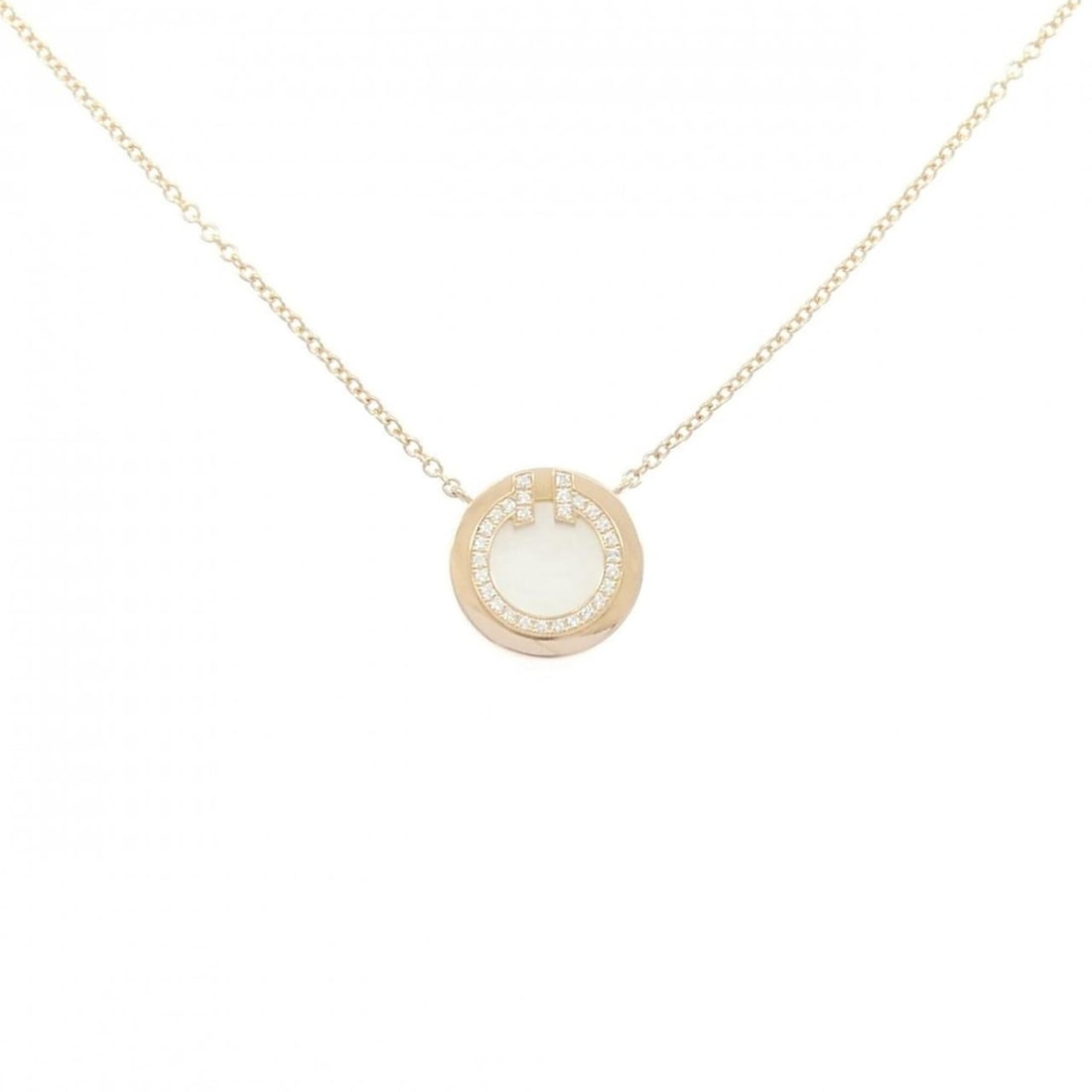 Tiffany T Circle Necklace: --- Catalog ---Category: SizePendant Size: 10.8mm x 10.8mm / 0.42'' x 0.42''Neck Circumference: 41 cm - 46 cm / 16.14'' - 18.11''Category: DesignColor: Pink goldStone: Diamond, Mother of pearlGender: 