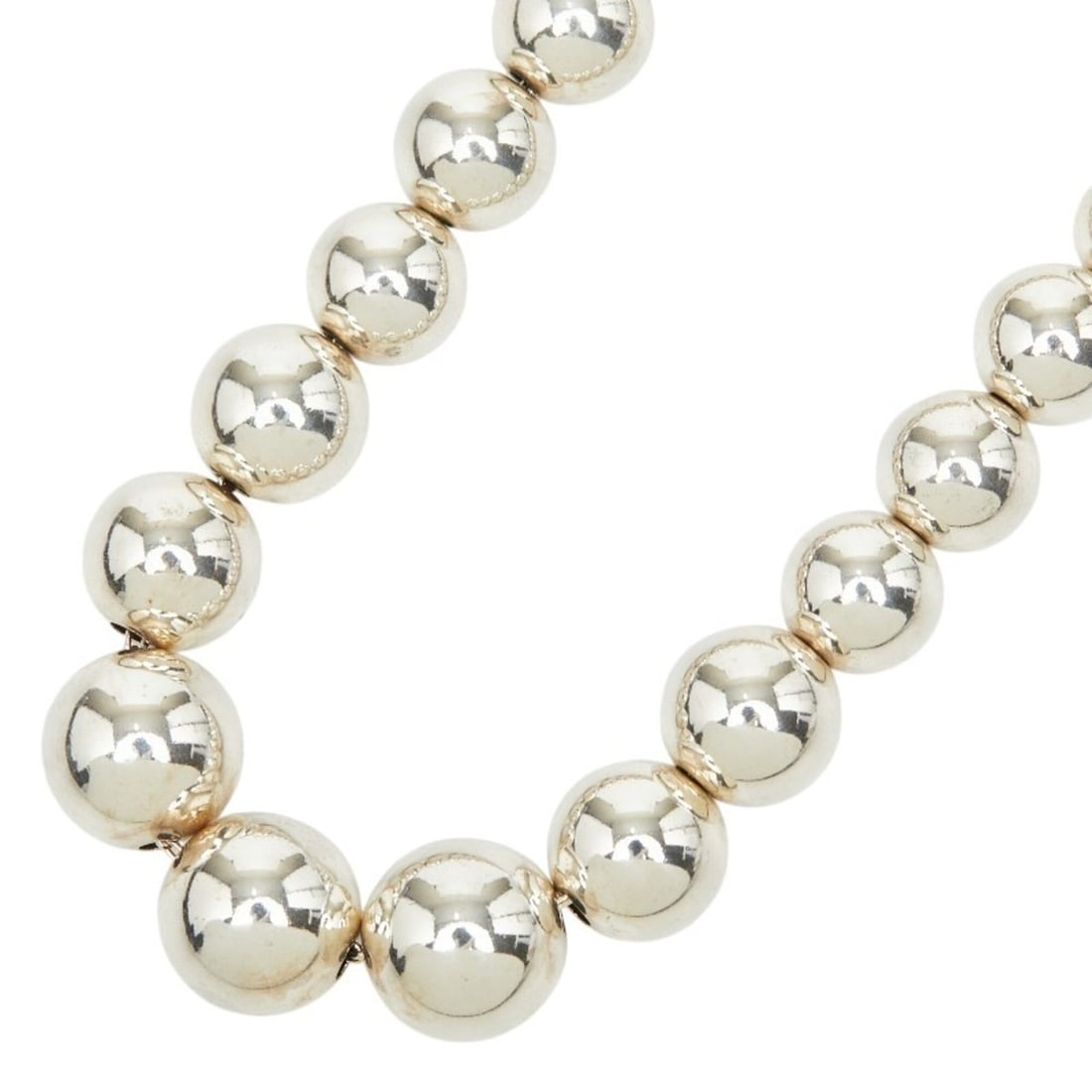 Tiffany HardWear Graduated Ball Necklace, SV925 Silver, Women's. (TIFFANY&Co.): --- Catalog ---Category: SizeWeight: 28.2g / 0.99oz.Neck Circumference: 40.8 cm / 16.06''Category: DesignGender: WomenMaterial: Silver 925Chain Type: Ball chainNecklace Type: NecklaceCategory: General