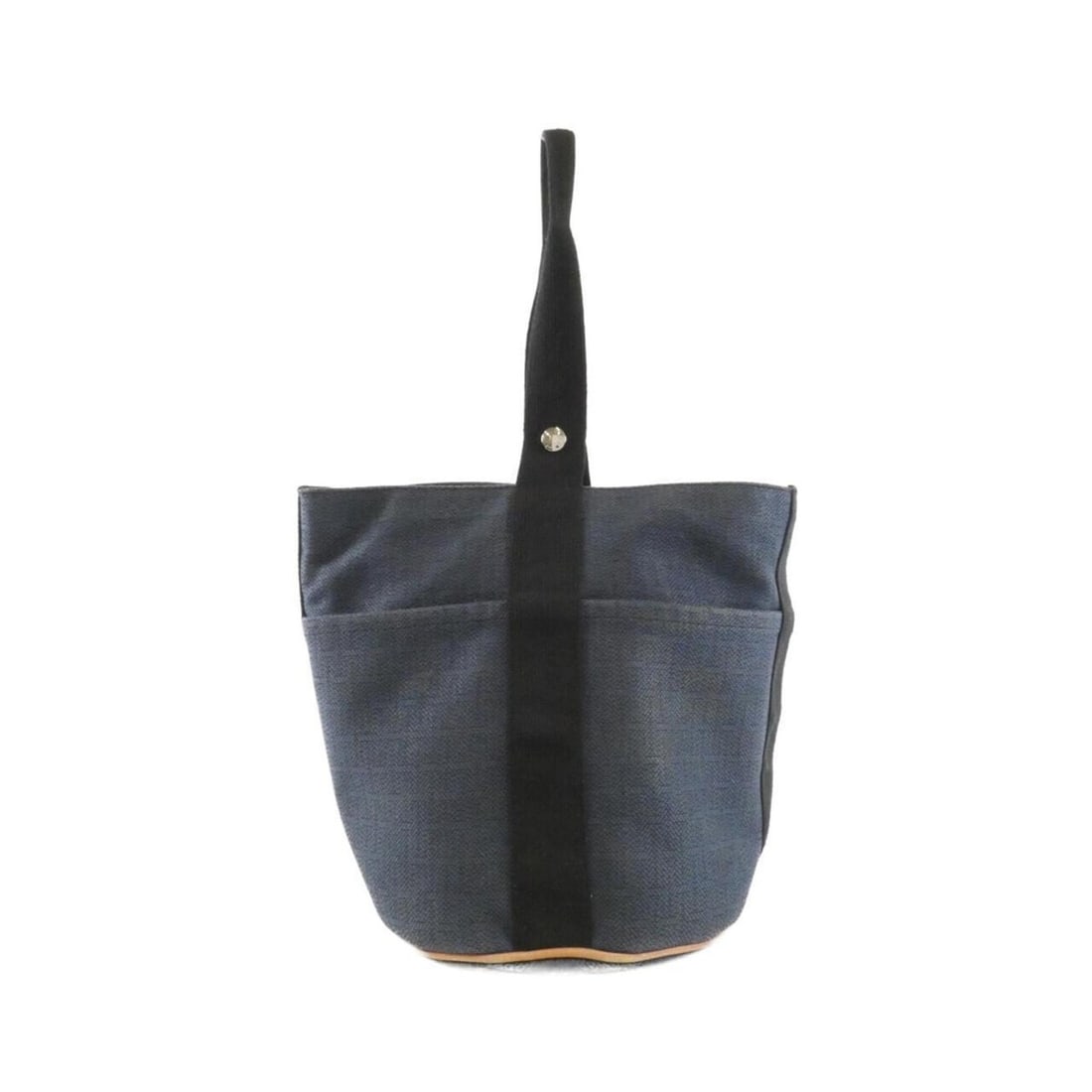 Hermes Saxo MM handbag: --- Catalog ---Category: SizeSize (HxWxD): 27cm x 22cm x 22cm / 10.62'' x 8.66'' x 8.66''Category: DesignType: HandbagColor: Black, NavyGender: Women,MenMaterial: Canvas Category: GeneralBrand: Hermes