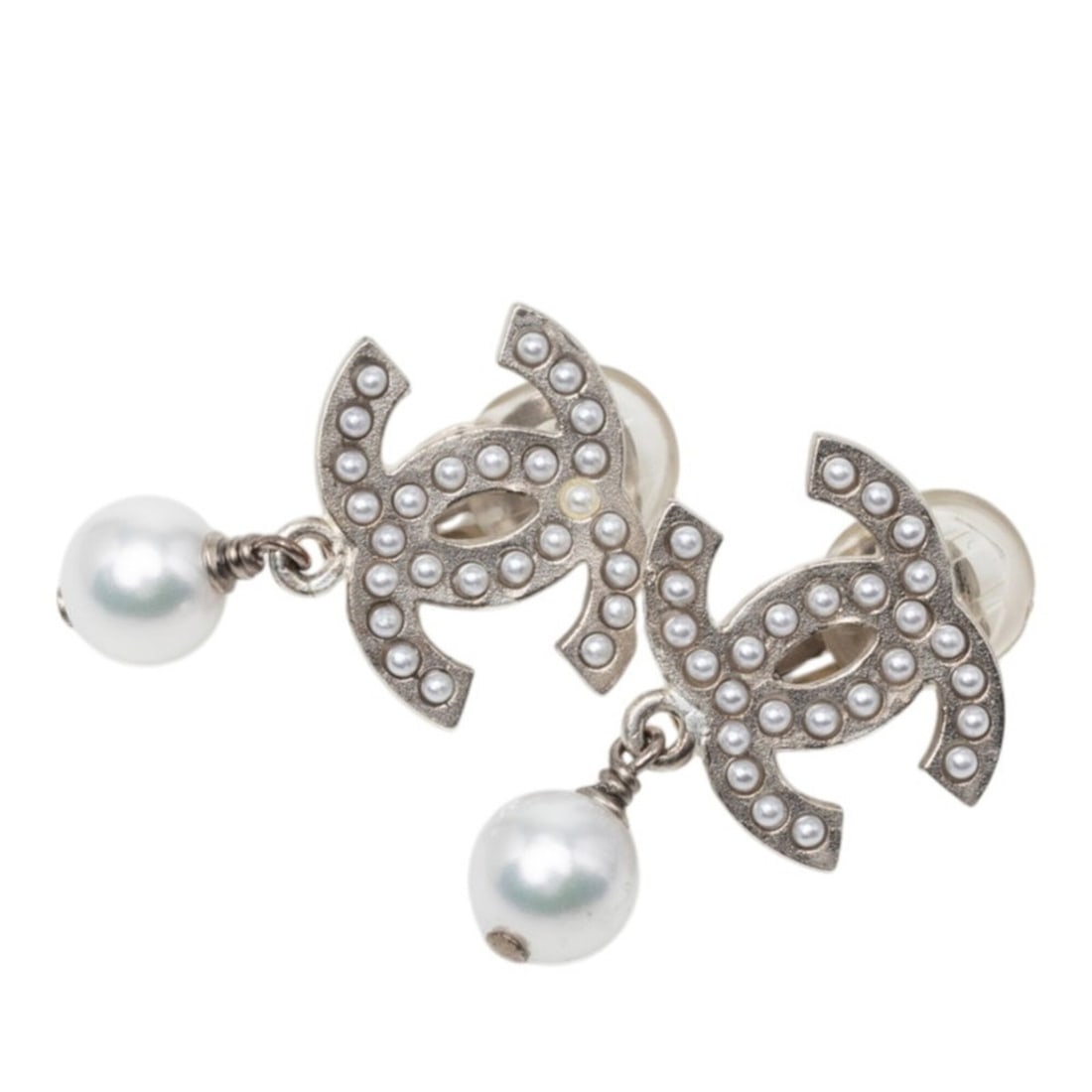 Chanel Coco Mark Earrings, Silver Metal, Faux Pearl, Women's CHANEL: --- Catalog ---Category: SizeSize (HxWxD): 29.40mm x 19.50mm / 1.16'' x 0.77''Category: DesignType: Clip earringsColor: SilverGender: WomenCategory: GeneralBrand: Chanel--- Item List ---Section: Condi