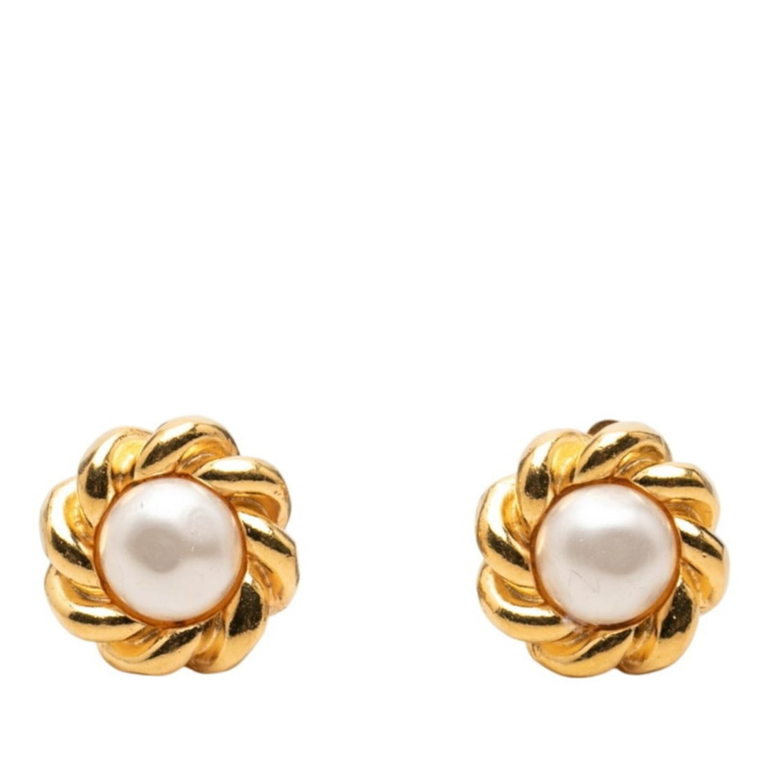 Chanel Vintage Flower Motif Earrings, Gold Plated, Faux Pearl, Women's.: --- Catalog ---Category: SizeSize (HxWxD): 24.10mm x 23.60mm / 0.95'' x 0.93''Category: DesignType: Clip earringsColor: GoldGender: WomenSeason: VintageCategory: GeneralBrand: Chanel--- Item List ---S