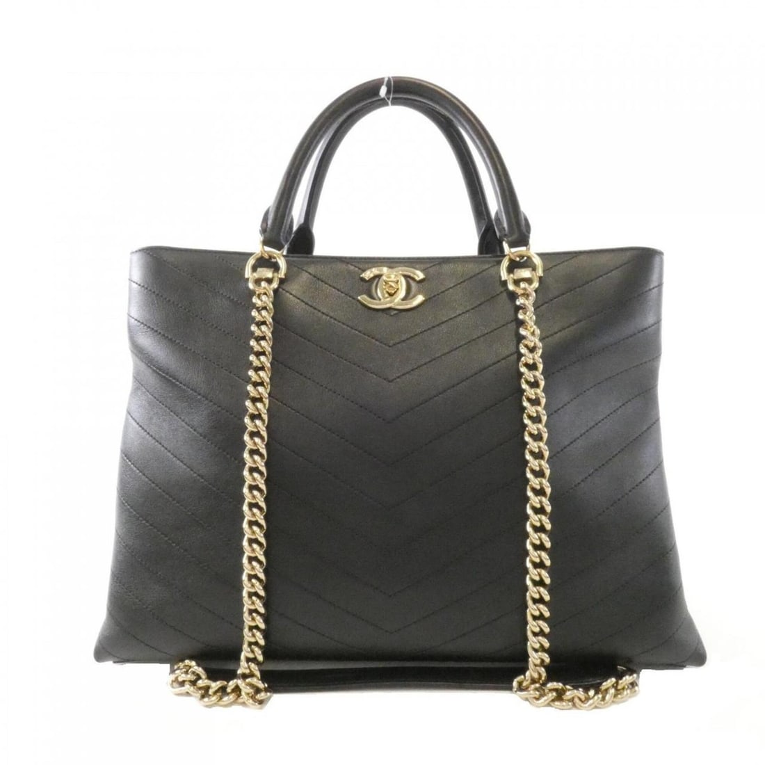 Chanel 57553 handbag: --- Catalog ---Category: SizeSize (HxWxD): 25cm x 35cm x 12cm / 9.84'' x 13.77'' x 4.72''Category: DesignType: HandbagColor: BlackGender: WomenMaterial: Leather Leather/Fur Type: CalfskinCategory: