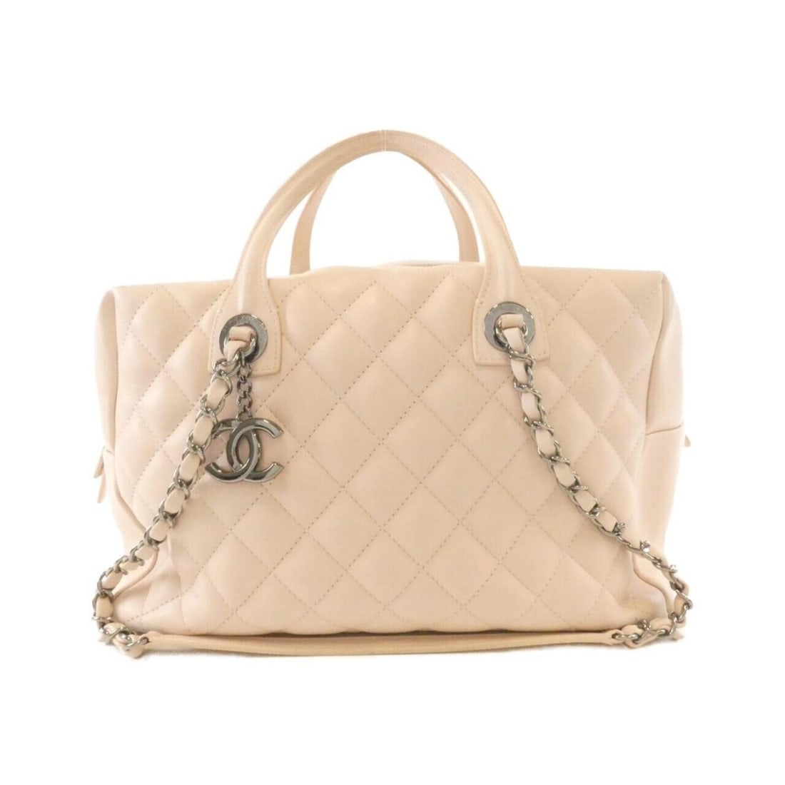 Chanel 93971 handbag: --- Catalog ---Category: SizeSize (HxWxD): 20cm x 31cm x 16cm / 7.87'' x 12.2'' x 6.29''Category: DesignType: HandbagColor: Light pinkGender: WomenMaterial: Leather Leather/Fur Type: