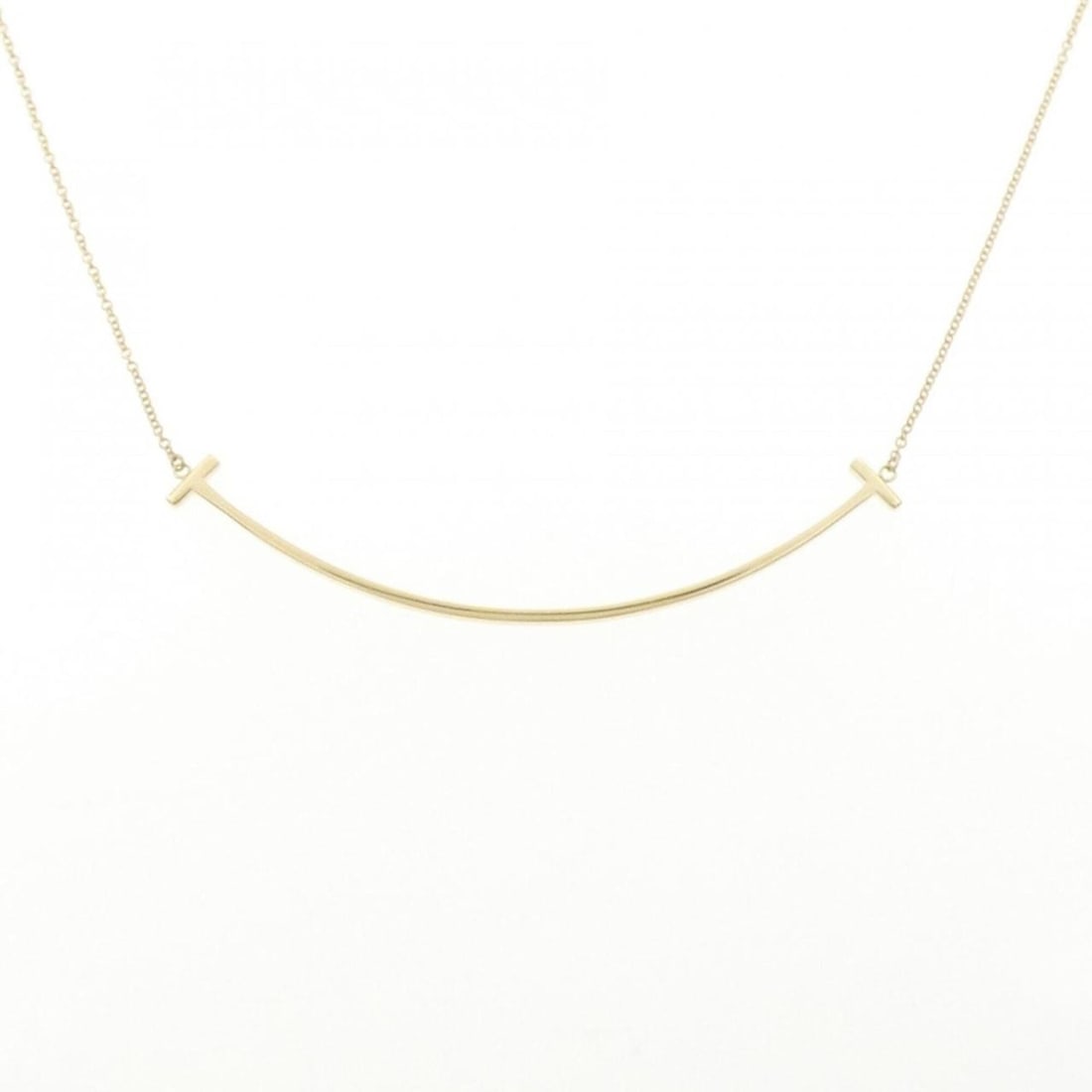 Tiffany & Co. T Smile Large Necklace: --- Catalog ---Category: SizePendant Size: 5.9mm x 66.5mm / 0.23'' x 2.61''Neck Circumference: 40 cm - 45 cm / 15.74'' - 17.71''Category: DesignColor: Yellow goldMaterial: Yellow gold (18K)Pendant