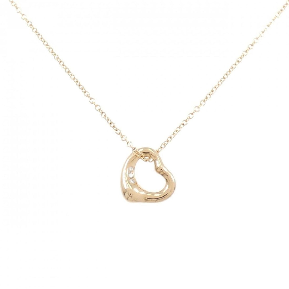 Tiffany Open Heart Necklace: --- Catalog ---Category: SizePendant Size: 11mm x 10.6mm / 0.43'' x 0.41''Neck Circumference: 41 cm / 16.14''Category: DesignColor: Pink goldStone: DiamondGender: WomenMaterial: Pink gold