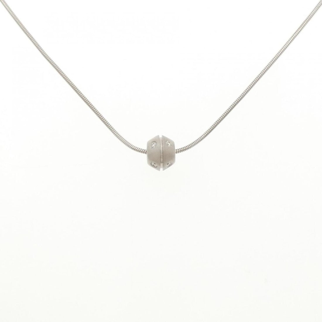 Tiffany & Co. Streamerica Necklace: --- Catalog ---Category: SizePendant Size: 7.5mm x 5.9mm / 0.29'' x 0.23''Neck Circumference: 42 cm / 16.53''Category: DesignColor: White goldStone: DiamondGender: WomenMaterial: White gold