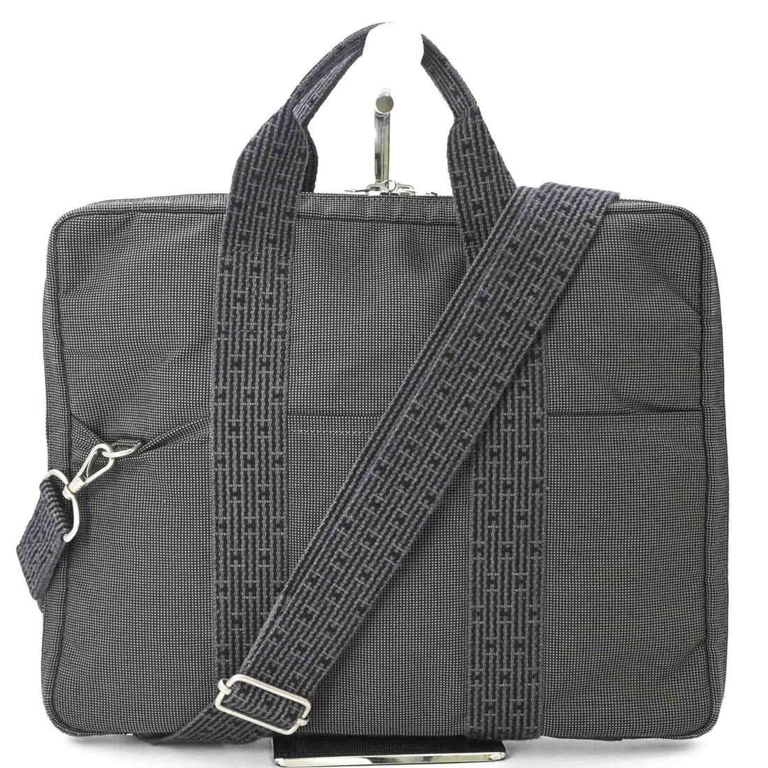 HERMES Herline Document Case Handbag Shoulder Bag Nylon Canvas Gray: --- Catalog ---Category: SizeSize (HxWxD): 30cm x 37cm x 4cm / 11.81'' x 14.56'' x 1.57''Category: DesignType: Document case, Handbag, Shoulder bagColor: GrayGender: Women,MenMaterial: Nylon canvas Ca