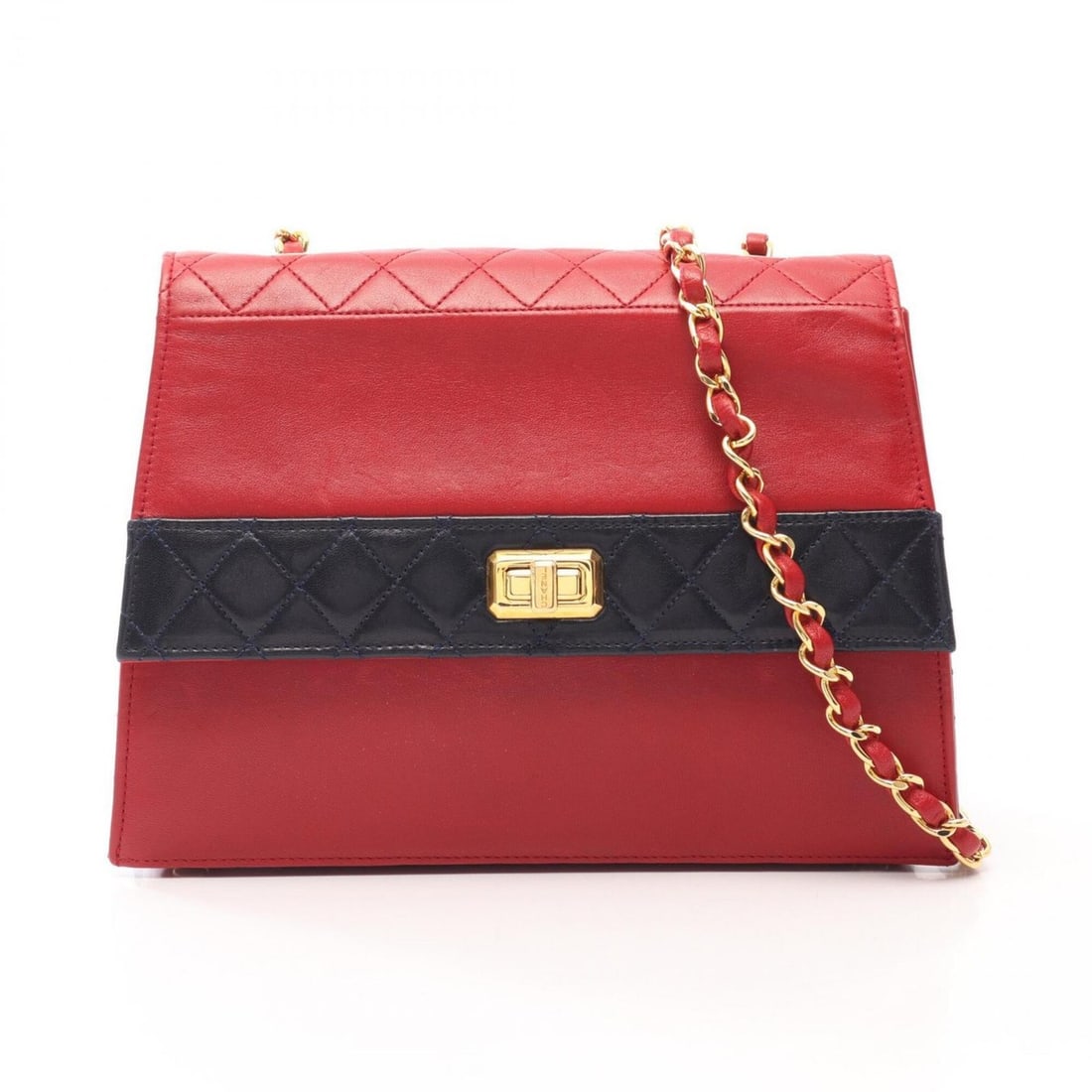 Chanel Matelassé Bicolor Turnlock Shoulder Bag/Handbag, Lambskin Leather, Women's, Red/Navy: --- Catalog ---Category: SizeSize (HxWxD): 17cm x 23.5cm x 7.5cm / 6.69'' x 9.25'' x 2.95''Category: DesignType: Handbag, Shoulder bagColor: Navy, Red colorGender: WomenMaterial: Leather Leather/Fur T