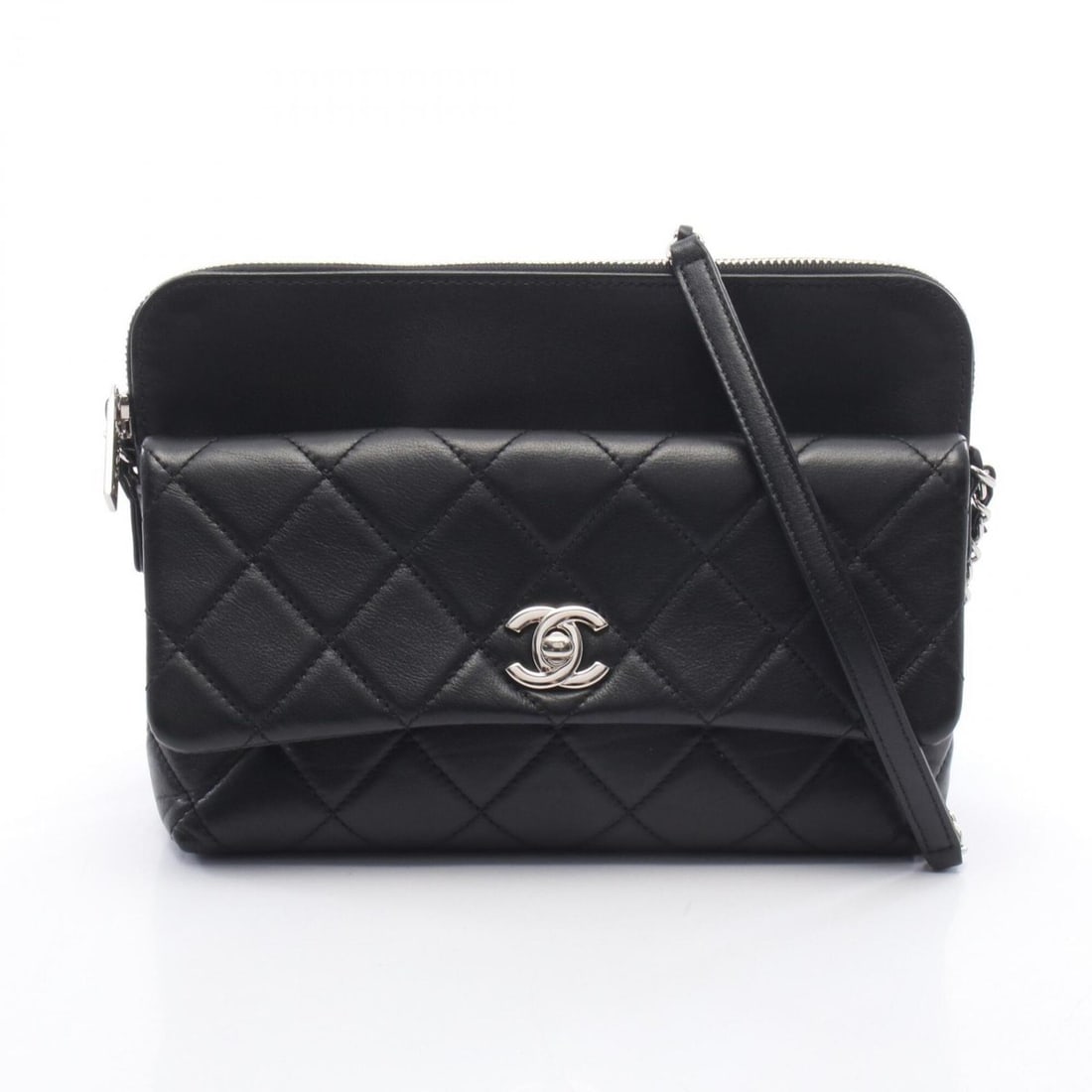 Chanel Matelassé Shoulder Bag/Handbag, Lambskin Leather, Women's, Black: --- Catalog ---Category: SizeSize (HxWxD): 16cm x 22cm x 6cm / 6.29'' x 8.66'' x 2.36''Category: DesignType: Handbag, Shoulder bagColor: BlackGender: WomenMaterial: Leather Leather/Fur Type: LambskinC