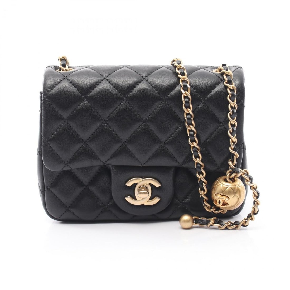 Chanel Mini Matelassé Shoulder Bag/Handbag, Lambskin Leather, Women's, Black: --- Catalog ---Category: SizeSize (HxWxD): 12cm x 17cm x 6.5cm / 4.72'' x 6.69'' x 2.55''Category: DesignType: Handbag, Shoulder bagColor: BlackGender: WomenMaterial: Leather Leather/Fur Type: Lambski