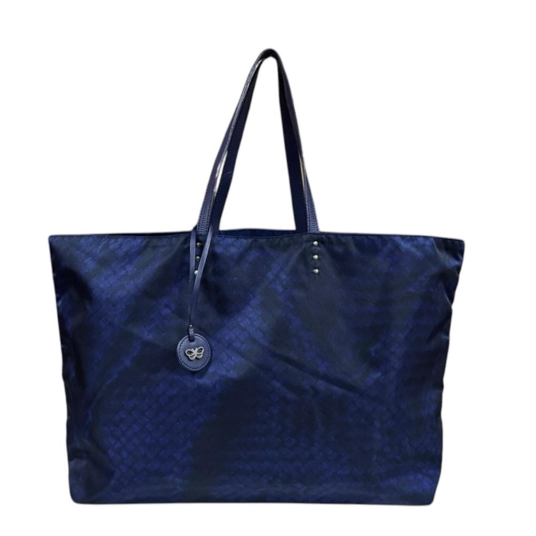 Bottega Veneta Large Intrecciato Illusion Tote Bag, Handbag, Nylon, 299876, Navy, Women's,: --- Catalog ---Category: SizeSize (HxWxD): 28cm x 49cm x 12cm / 11.02'' x 19.29'' x 4.72''Category: DesignType: Handbag, Tote bagColor: NavyGender: WomenMaterial: Nylon Category: GeneralMPN: 299876Bra