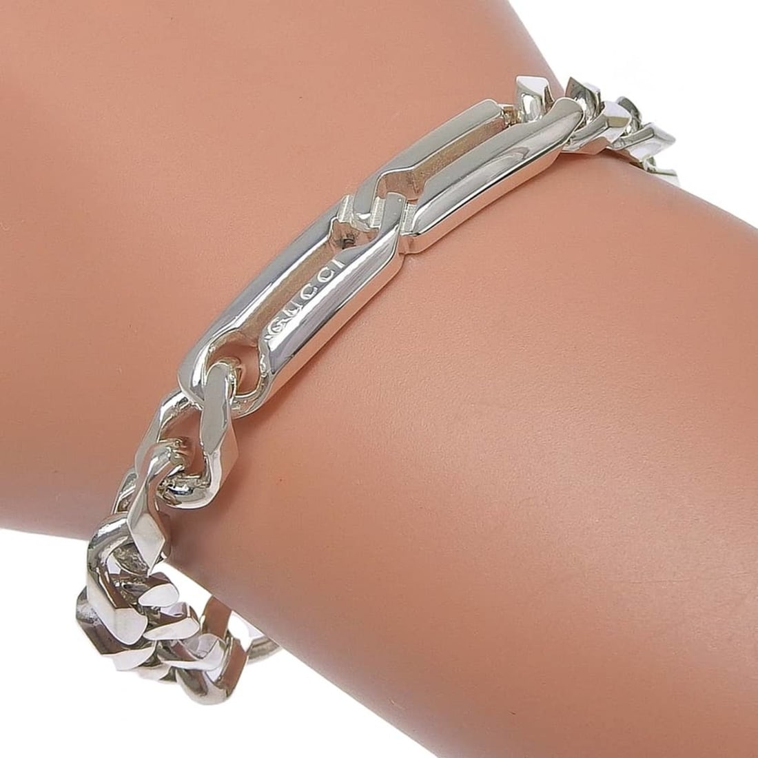 Gucci Kihei Bracelet, Sterling Silver 925, Approx. 24.2g, Unisex: --- Catalog ---Category: SizeLength: 16cm / 6.29''Category: DesignType: Charm braceletGender: Men,WomenMaterial: Silver 925Category: GeneralBrand: Gucci--- Item List ---Section: ConditionRanking: Rank