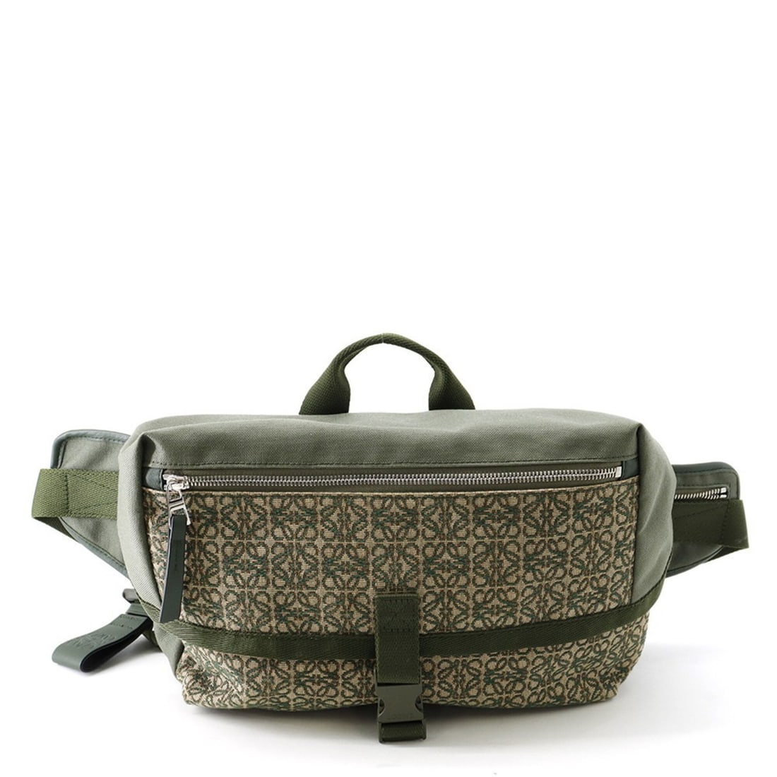 Loewe Postman Sling Anagram Canvas Handbag B741Z67X01 LOEWE Men's: --- Catalog ---Category: SizeWeight: 630g / 1.38lb.Size (HxWxD): 20.5cm x 50.5cm x 10cm / 8.07'' x 19.88'' x 3.93''Strap Length: 26cm - 77.5cm / 10.23'' - 30.51''Category: DesignType: Handbag, Sling b