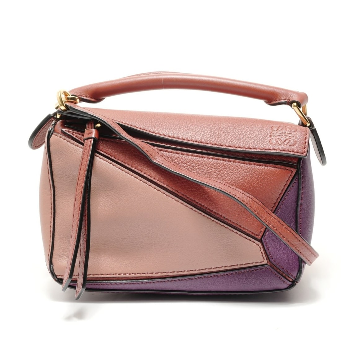 Loewe Anagram Puzzle Bag Mini Shoulder Pink: --- Catalog ---Category: SizeSize (HxWxD): 12cm x 17cm x 7.5cm / 4.72'' x 6.69'' x 2.95''Category: DesignType: Shoulder bagColor: PinkGender: WomenCategory: GeneralBrand: LoeweCountry of Origin: Spain