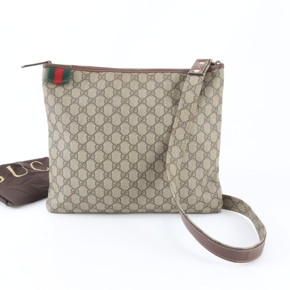 Excellent condition Gucci GG Supreme 246412 leather shoulder bag, messenger tote bag for men.: --- Catalog ---Category: SizeSize (HxWxD): 29cm x 32cm x 2cm / 11.41'' x 12.59'' x 0.78''Category: DesignType: Shoulder bag, Tote bagColor: BrownGender: MenMaterial: Coated canvas , Leather Category: 