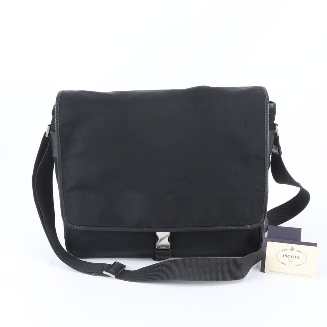 Excellent condition Prada Tessuto nylon shoulder bag with triangular logo, V158, guarantee card, for: --- Catalog ---Category: SizeSize (HxWxD): 29cm x 35cm x 11cm / 11.41'' x 13.77'' x 4.33''Category: DesignType: Shoulder bagColor: BlackGender: MenMaterial: Nylon , Leather Category: GeneralMPN: V158B