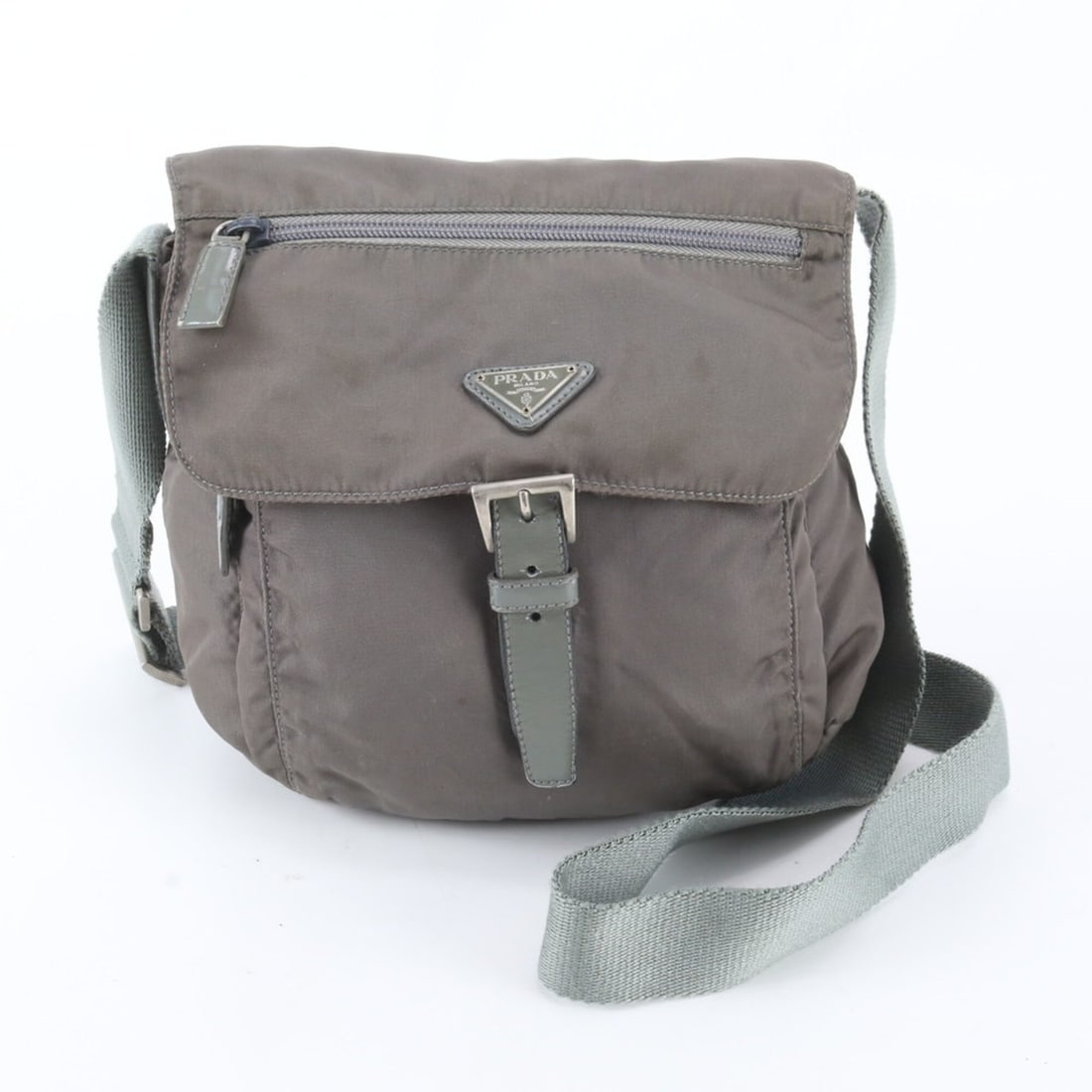 Excellent condition Prada Tessuto nylon and leather shoulder bag with triangle logo for men.: --- Catalog ---Category: SizeSize (HxWxD): 24cm x 21cm x 11cm / 9.44'' x 8.26'' x 4.33''Category: DesignType: Shoulder bagColor: GrayGender: Men,WomenMaterial: Nylon , Leather Category: GeneralBrand: 
