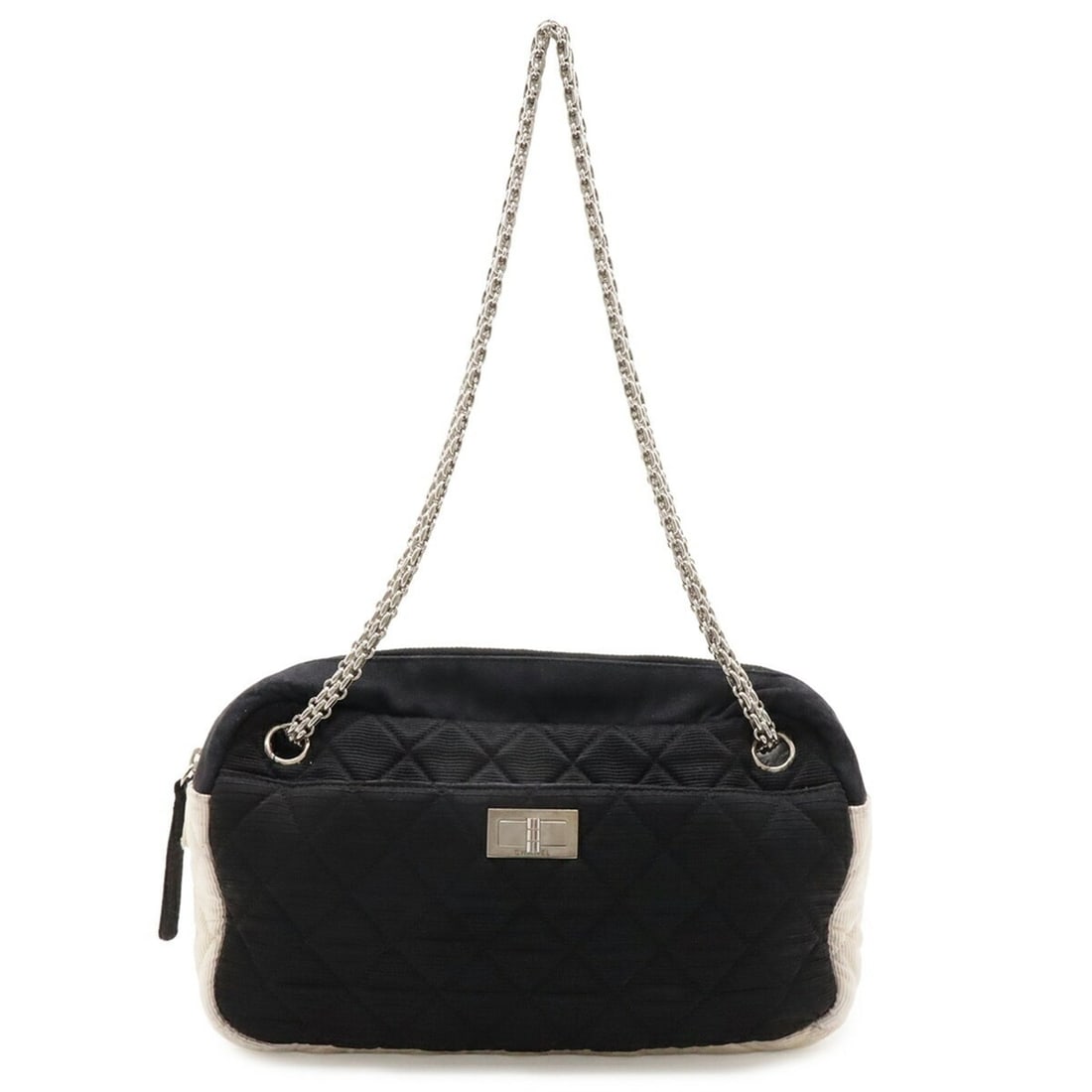 CHANEL 2.55 Shoulder Bag Chain Bicolor Satin Canvas Black Ivory White: --- Catalog ---Category: SizeSize (HxWxD): 15cm x 27cm x 7cm / 5.9'' x 10.62'' x 2.75''Category: DesignType: Shoulder bagColor: Black, IvoryGender: WomenMaterial: Satin , Canvas Hardware Color: Silver