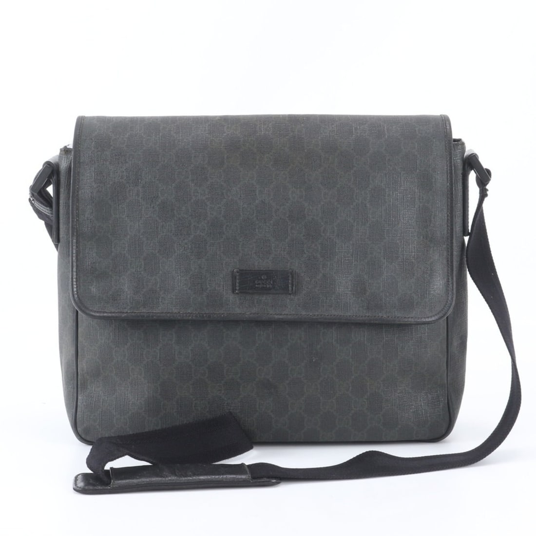 Excellent condition Gucci GG Supreme 169935 leather shoulder bag, messenger tote bag for men.: --- Catalog ---Category: SizeSize (HxWxD): 30cm x 35cm x 10cm / 11.81'' x 13.77'' x 3.93''Strap Length: 131cm / 51.57''Category: DesignType: Shoulder bag, Tote bagColor: Black, GrayGender: MenMaterial