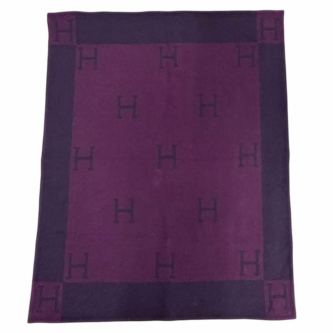 HERMES Vintage Avalon H Logo Cashmere Blend Large Blanket, Purple Tone, Recommended for Men and: --- Catalog ---Category: DesignColor: PurpleCategory: GeneralBrand: HermesCategory: Blanket TypeType: BlanketCategory: Physical PropertiesSize (HxWxD): 1500.00mm x 1200.00mm / 59.06'' x 47.24''--- Ite