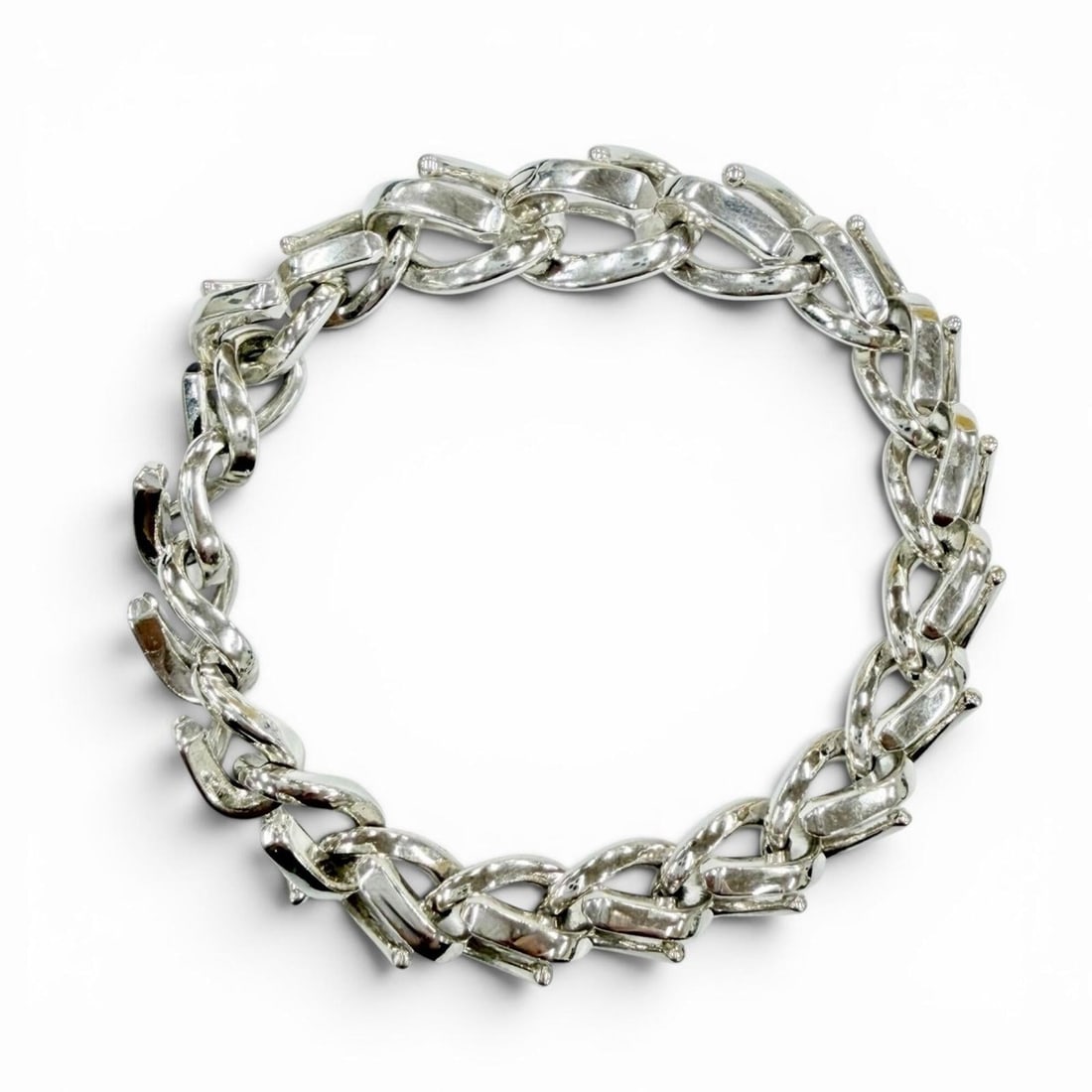 TIFFANY&Co. Tiffany Forge Medium Link Bracelet, High Polish 925 Sterling Silver, Current Model,: --- Catalog ---Category: SizeLength: 19cm / 7.48''Category: DesignType: Charm braceletColor: SilverGender: MenMaterial: Silver 925Category: GeneralBrand: Tiffany--- Item List ---Section: ConditionRank