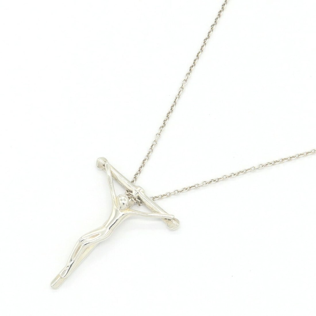 Tiffany & Co. Elsa Peretti Crucifix Necklace, Sterling Silver 925 Pendant Rosary, Women's.: --- Catalog ---Category: SizeWeight: 3g / 0.1oz.Pendant Size: 27mm x 21.5mm / 1.06'' x 0.84''Neck Circumference: 48 cm / 18.89''Category: DesignGender: WomenMaterial: Sterling silver 925Pendant Type: 