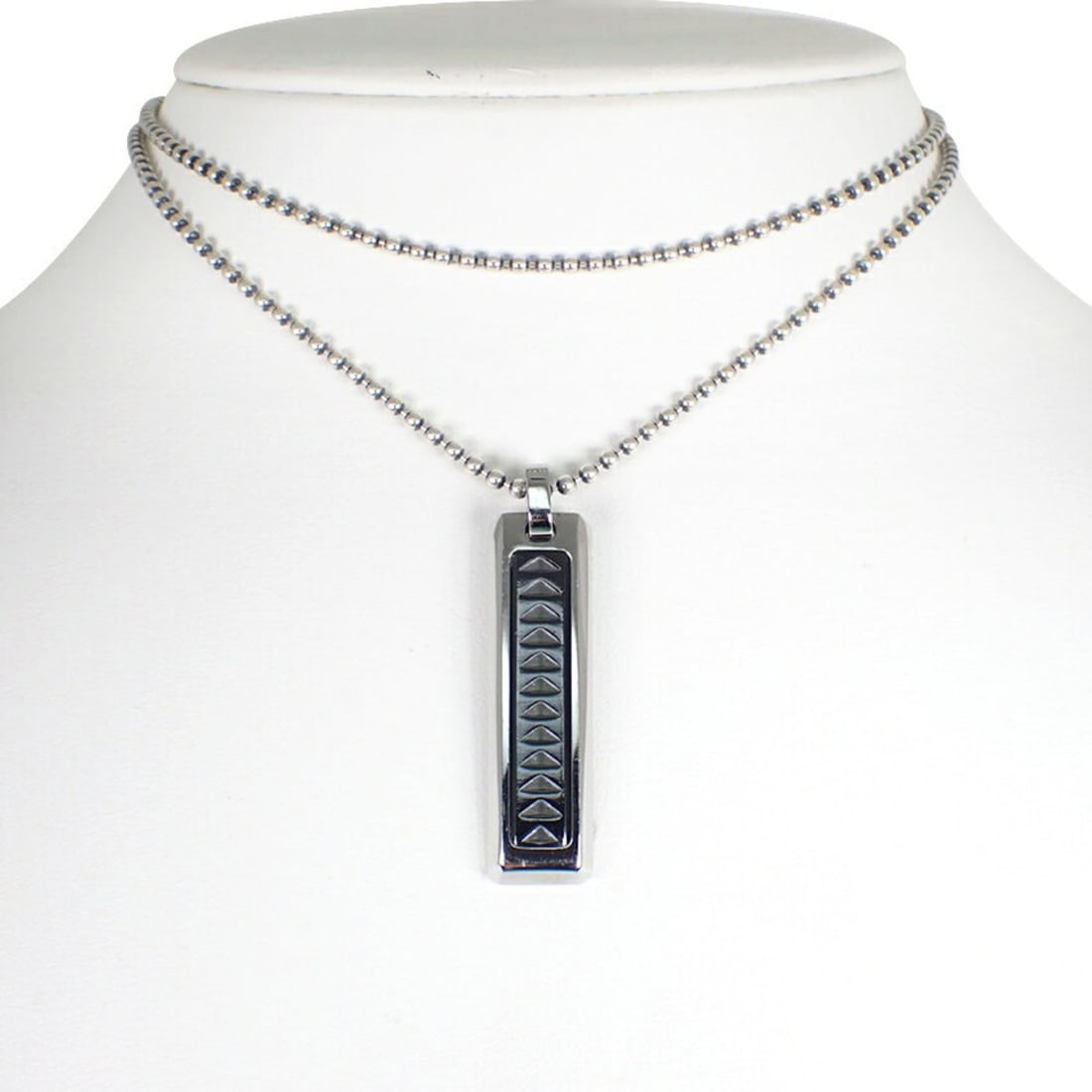 TIFFANY & Co. MAKERS 925 Titanium Paloma Picasso Plate Necklace: --- Catalog ---Category: SizePendant Size: 40mm x 9.9mm / 1.57'' x 0.38''Neck Circumference: 61.5 cm / 24.21''Category: DesignGender: Women,MenMaterial: Sterling silver 925, TitaniumNecklace Type: Nec