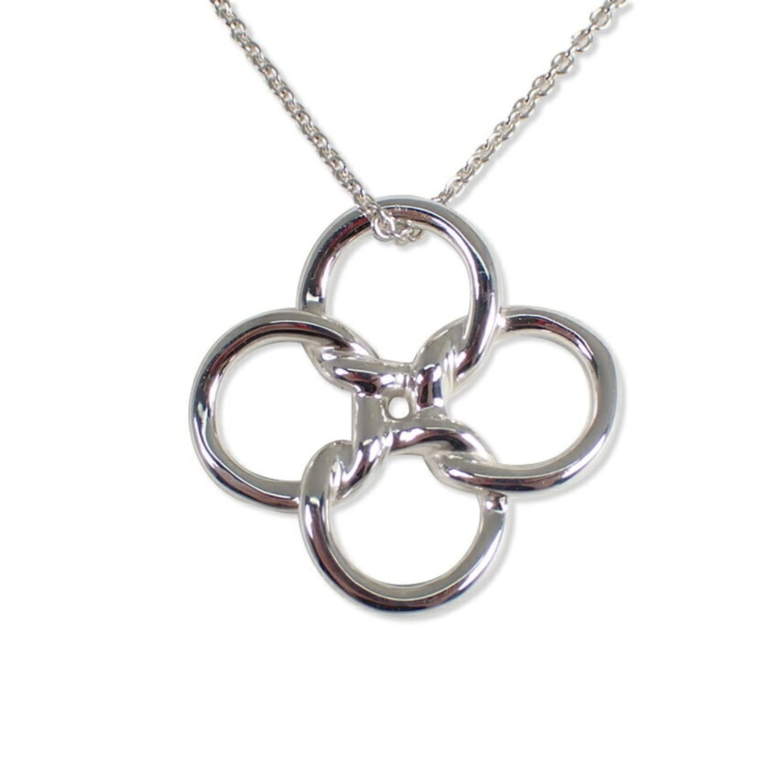 TIFFANY & Co. 925 Loving Heart Clover Pendant Necklace: --- Catalog ---Category: SizePendant Size: 27.5mm x 27.8mm / 1.08'' x 1.09''Neck Circumference: 40.5 cm / 15.94''Category: DesignGender: WomenMaterial: Sterling silver 925Necklace Type: Pendant neckla