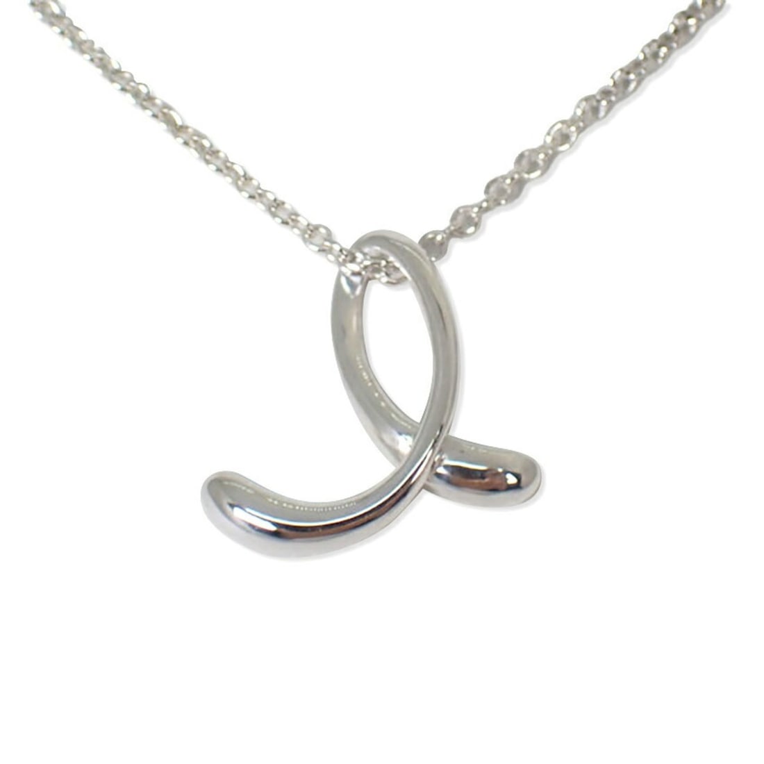TIFFANY & Co. 925 Initial L Pendant Necklace: --- Catalog ---Category: SizePendant Size: 12.6mm x 12.5mm / 0.49'' x 0.49''Neck Circumference: 41.5 cm / 16.33''Category: DesignGender: WomenMaterial: Sterling silver 925Necklace Type: Pendant neckla