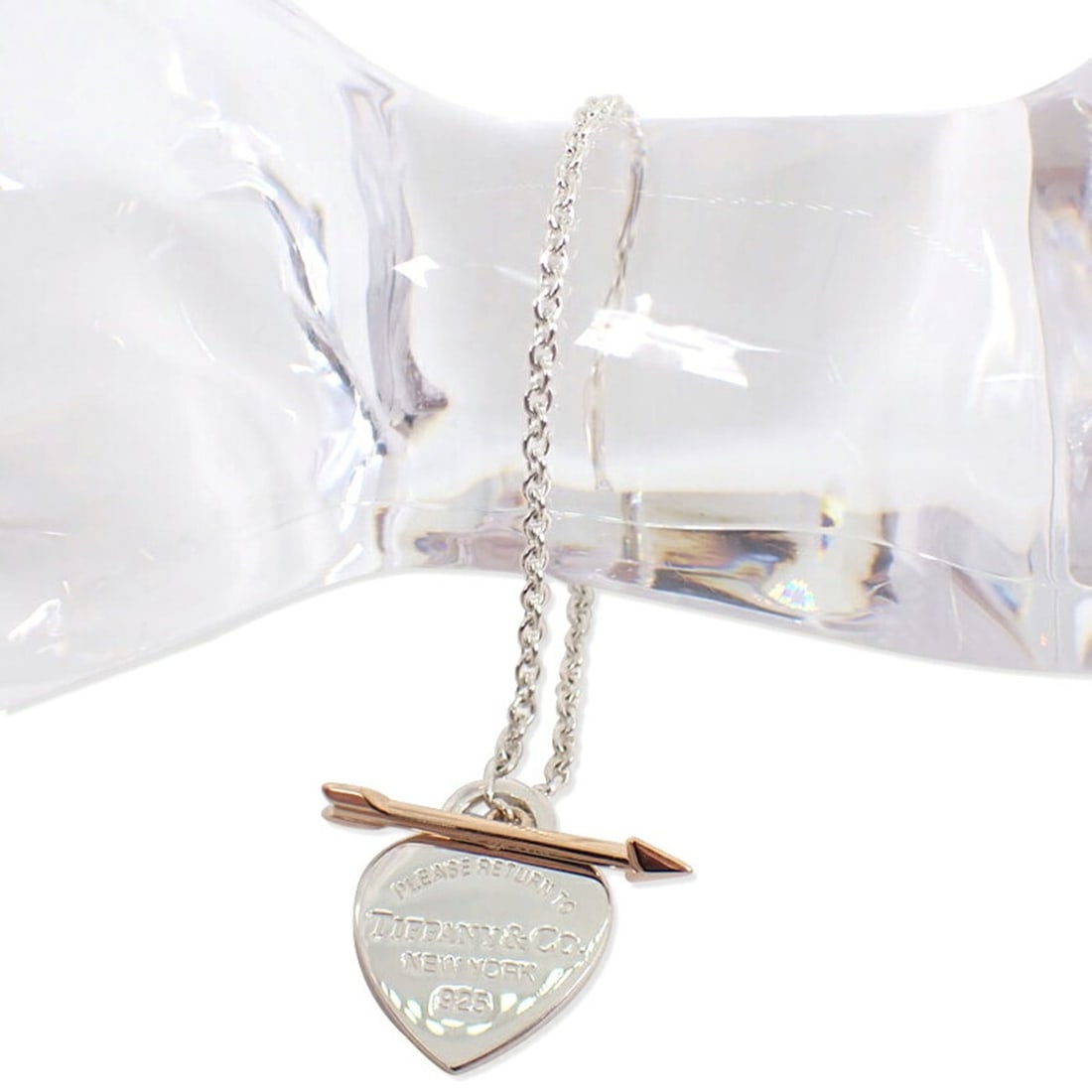 TIFFANY & Co. 925 750 Return to Lovestruck Heart and Arrow: --- Catalog ---Category: SizeLength: 14cm / 5.51''Category: DesignType: Charm braceletGender: WomenMaterial: Sterling silver 925, Yellow gold (18K)Category: GeneralBrand: Tiffany--- Item List ---Secti