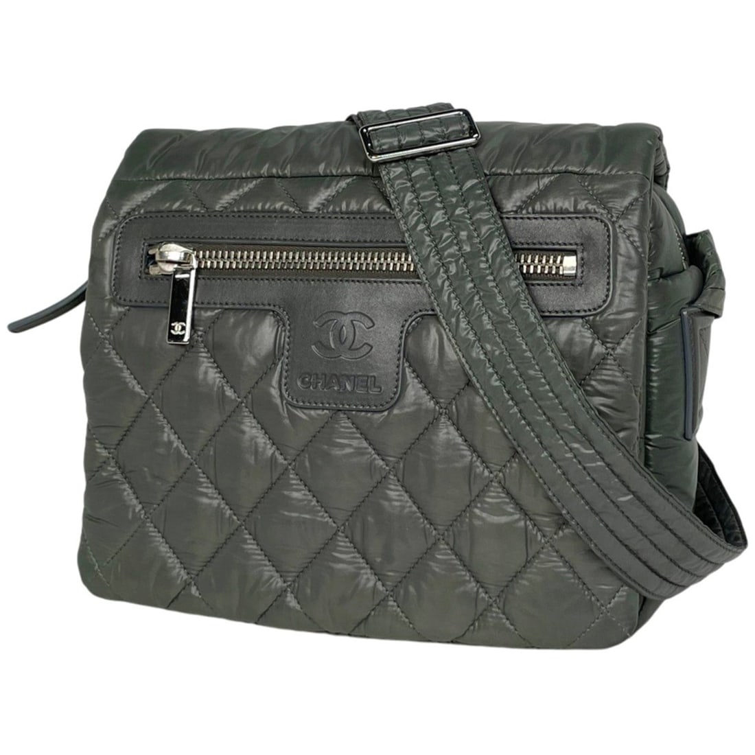 Chanel Coco Cocoon Shoulder Bag, Nylon, Khaki/Gray, Women's: --- Catalog ---Category: SizeSize (HxWxD): 18cm x 23cm x 10cm / 7.08'' x 9.05'' x 3.93''Category: DesignType: Shoulder bagColor: Gray, KhakiGender: WomenMaterial: Nylon , Leather Category: GeneralBran