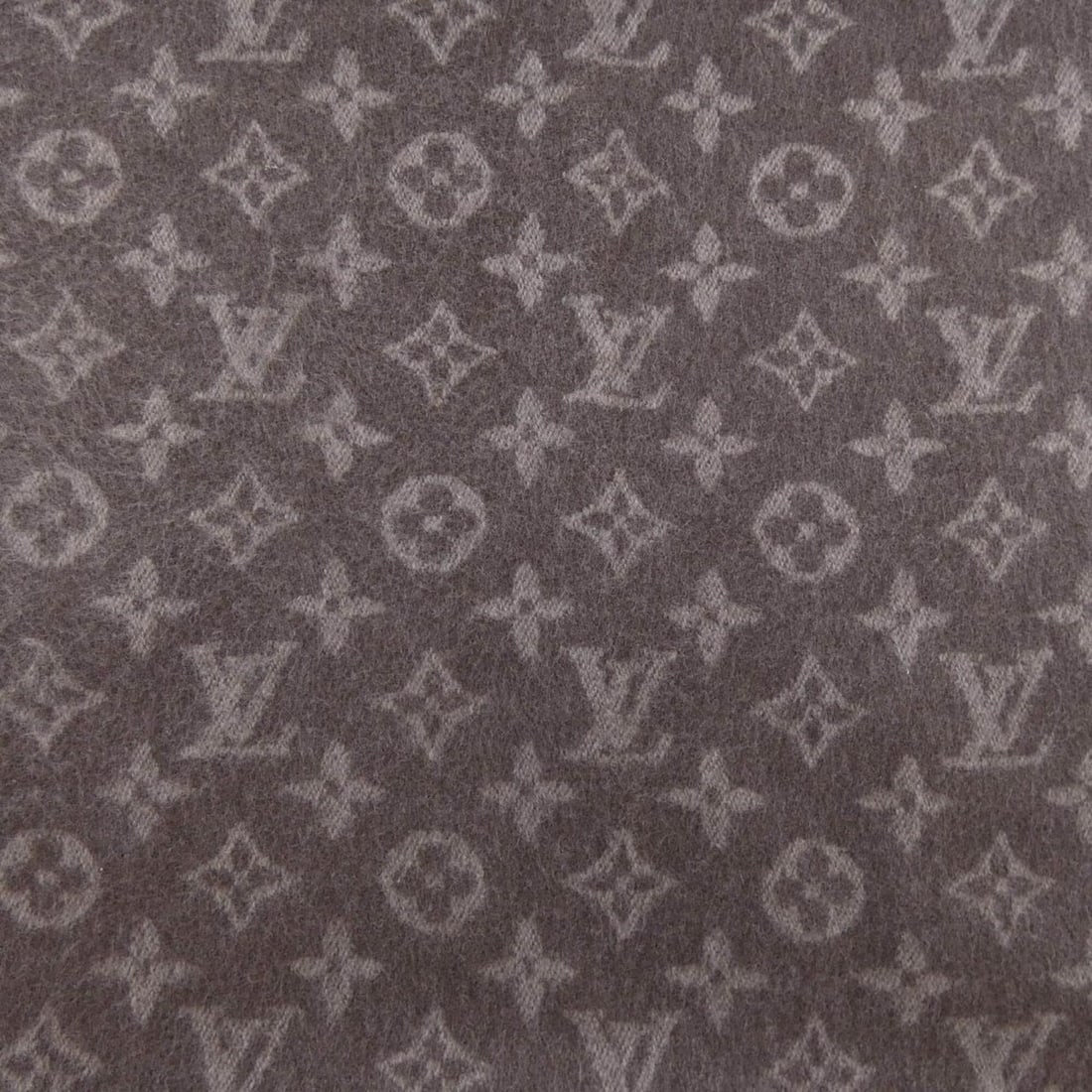 Louis Vuitton Monogram Gradient M70258 Scarf - 4